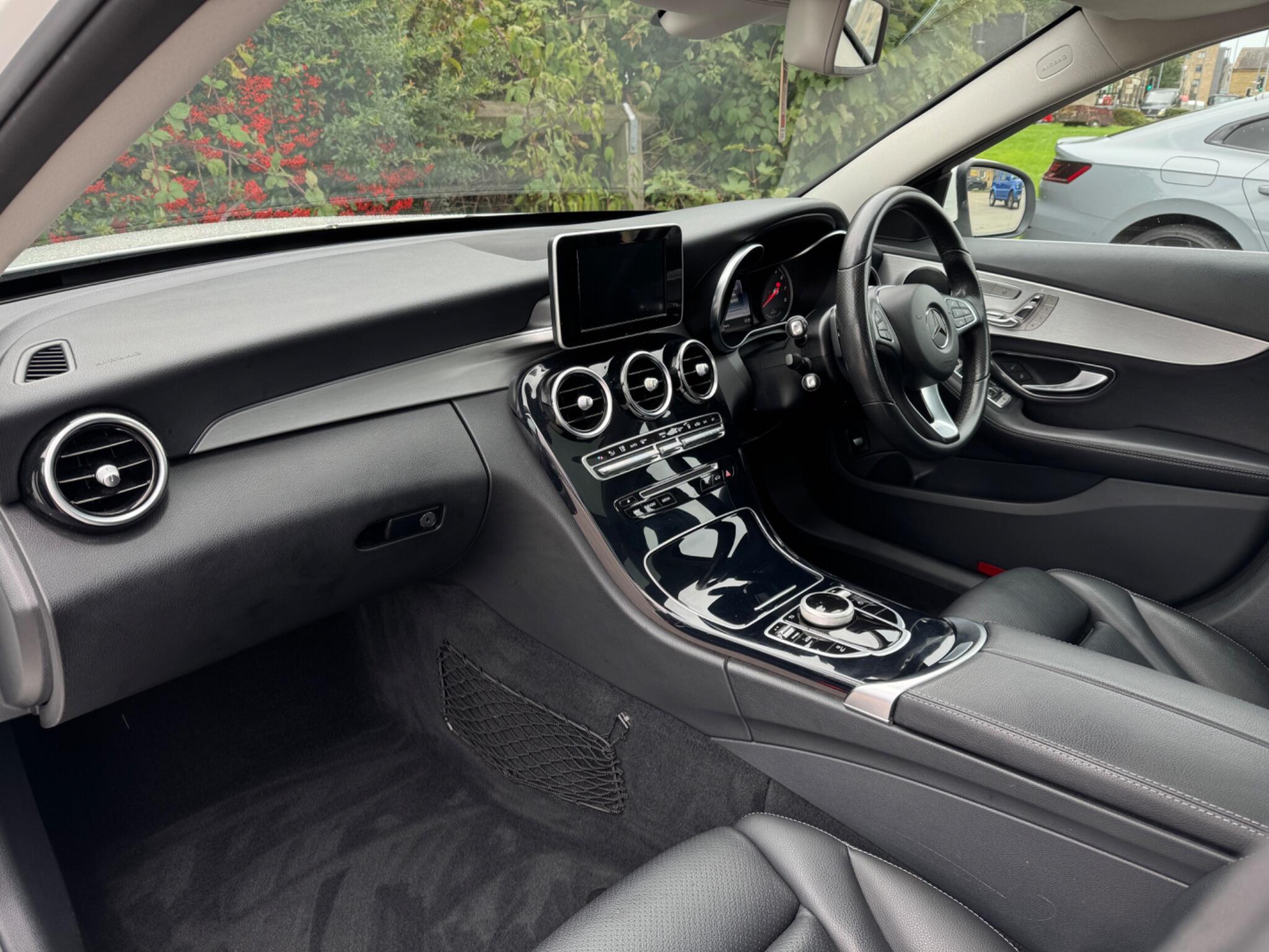 Mercedes-Benz C-Class view 19