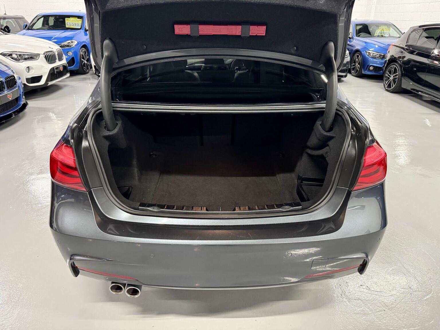 BMW 3 Series view 28