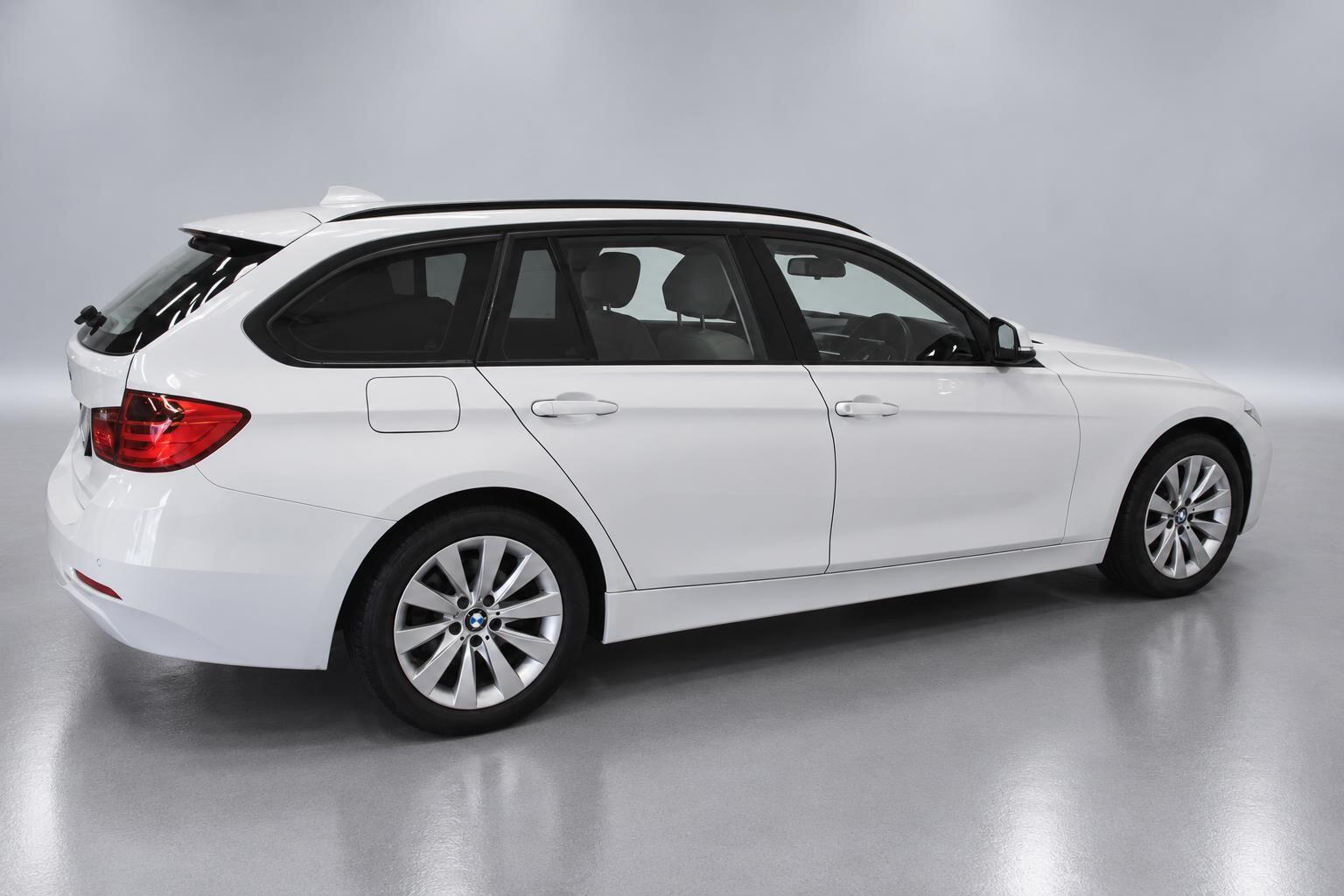 BMW 3 Series view 11