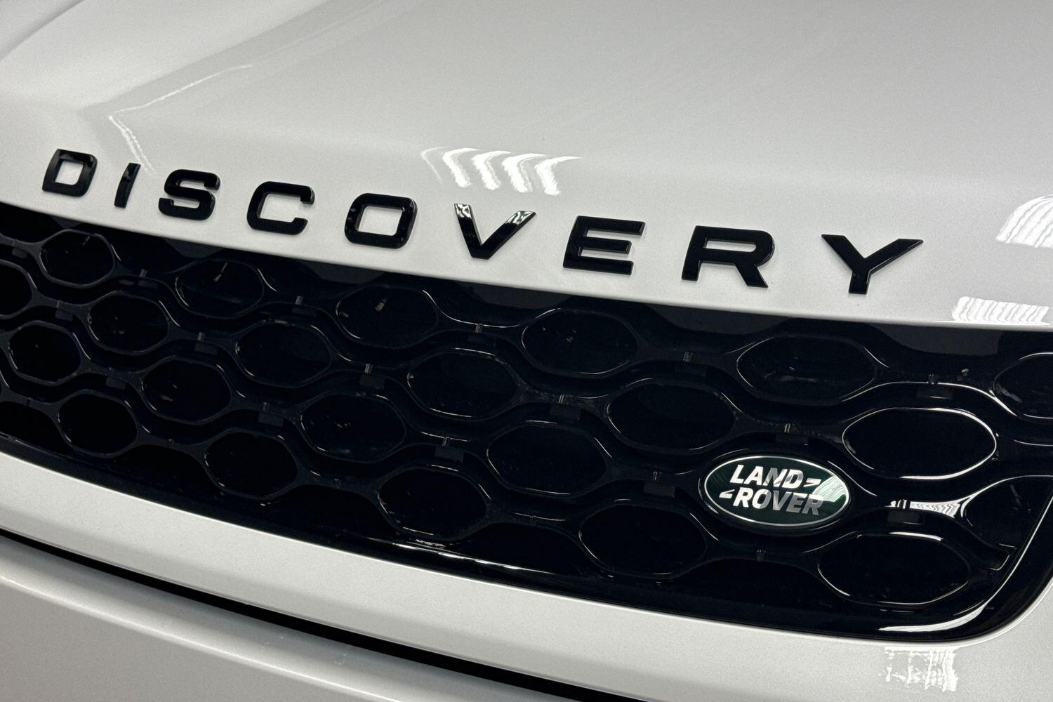 Land Rover Discovery Sport view 30
