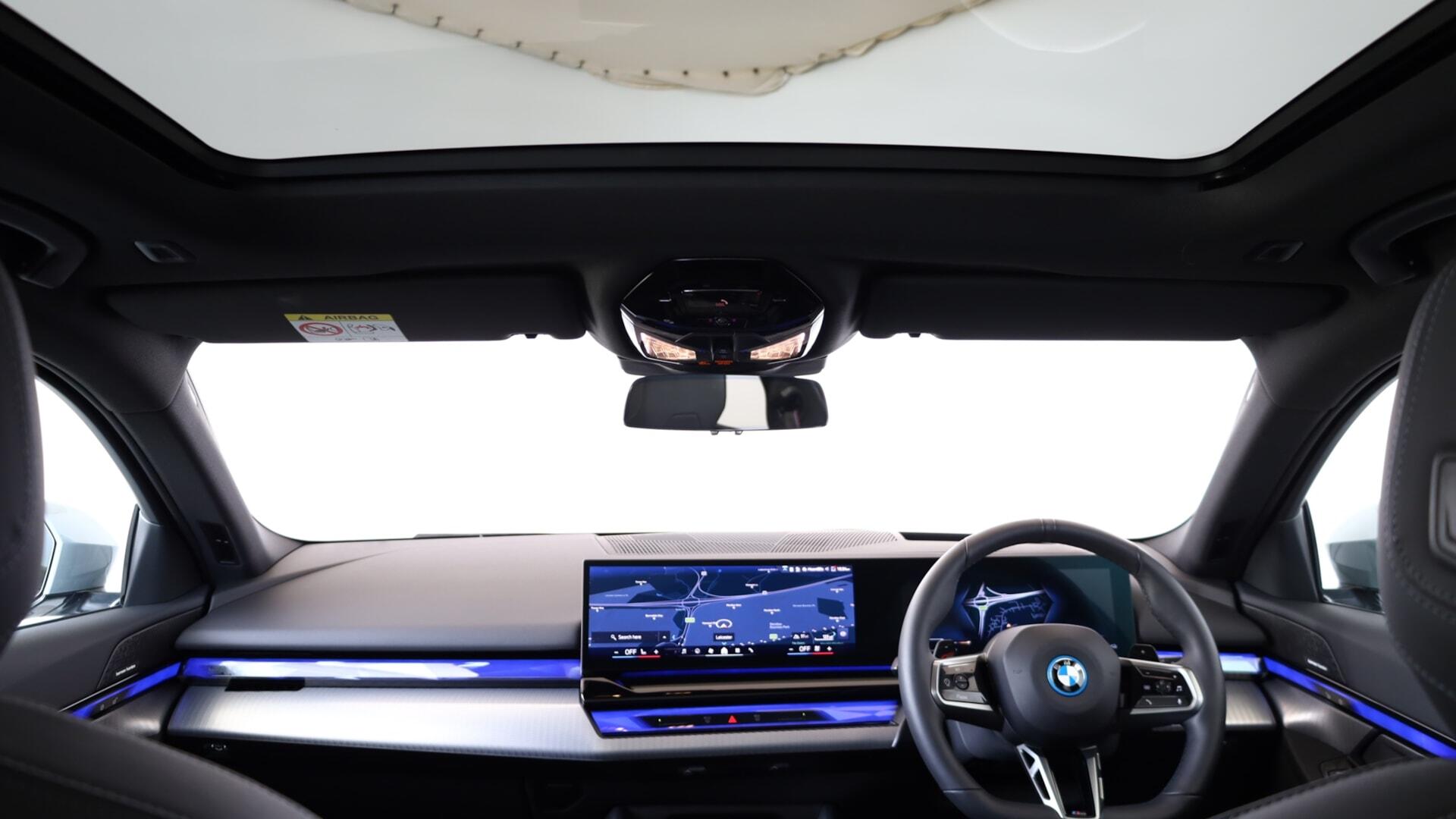 BMW 5 Series view 20