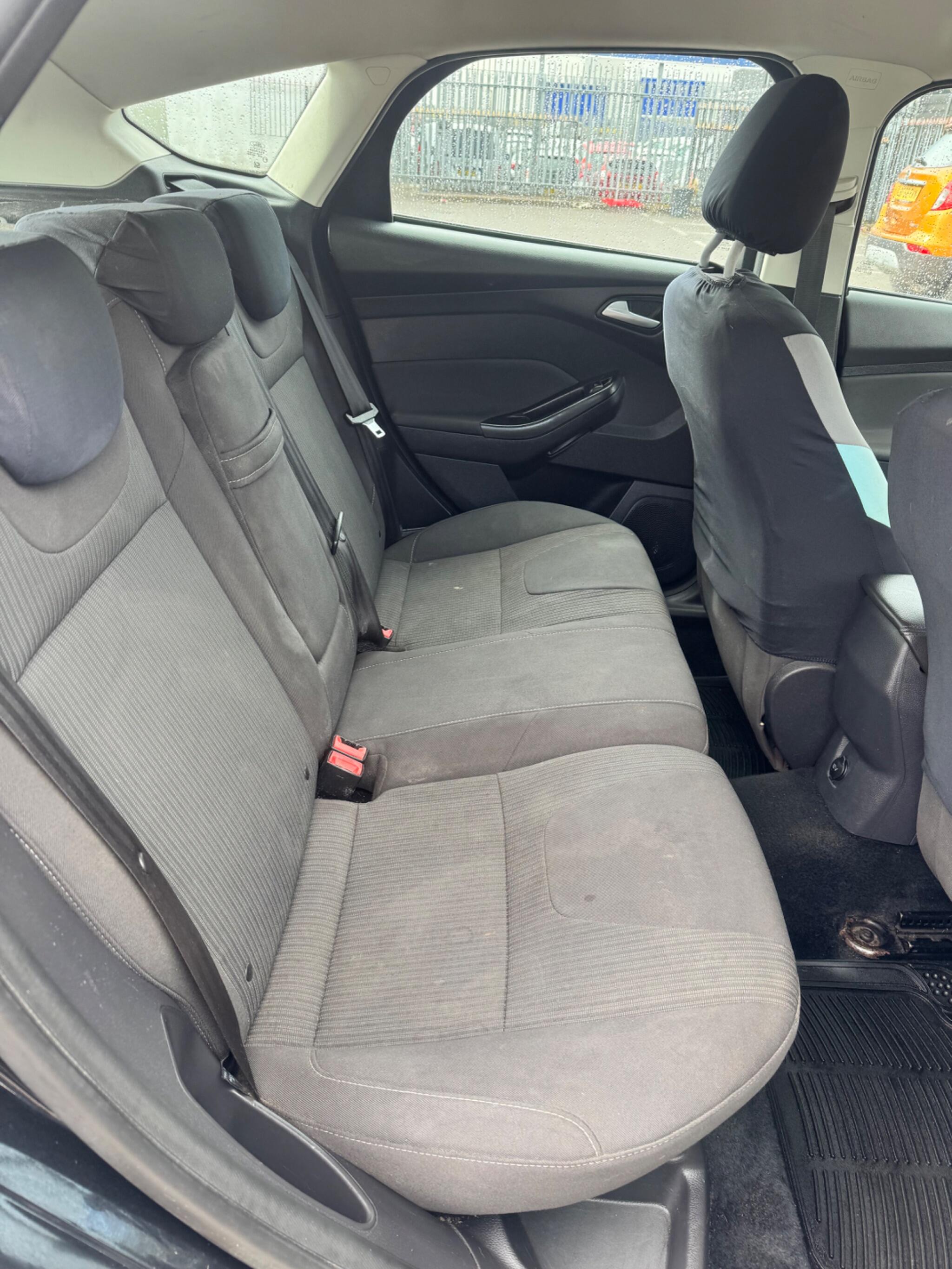Ford Focus view 28