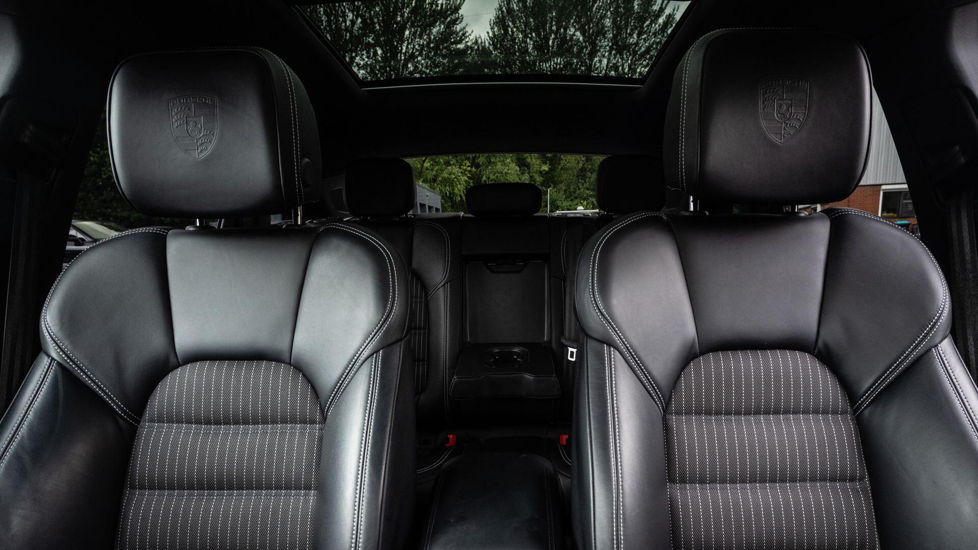 Porsche Macan view 30