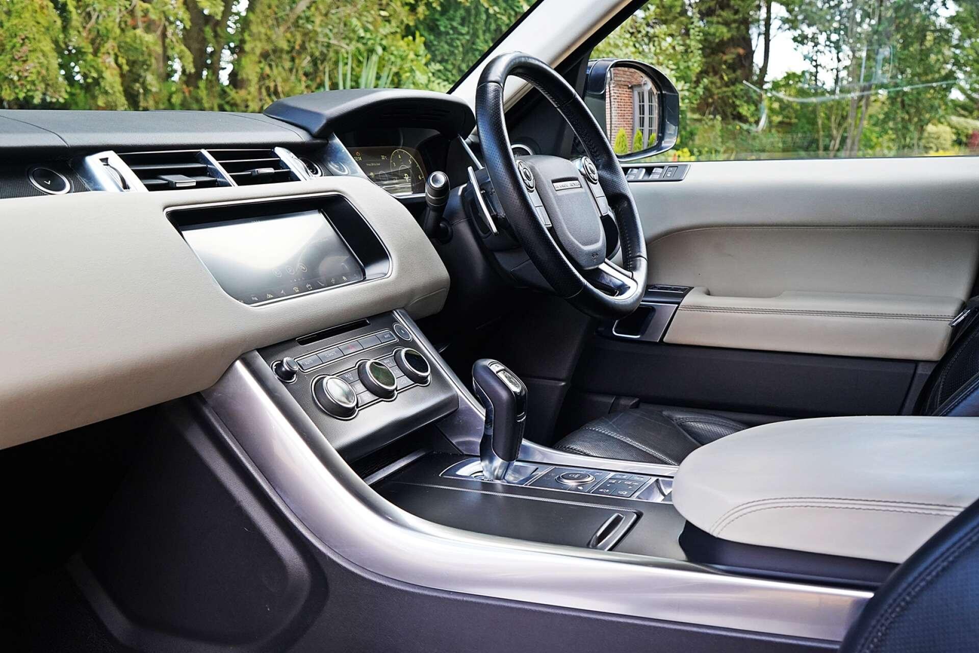 Land Rover Range Rover Sport view 11