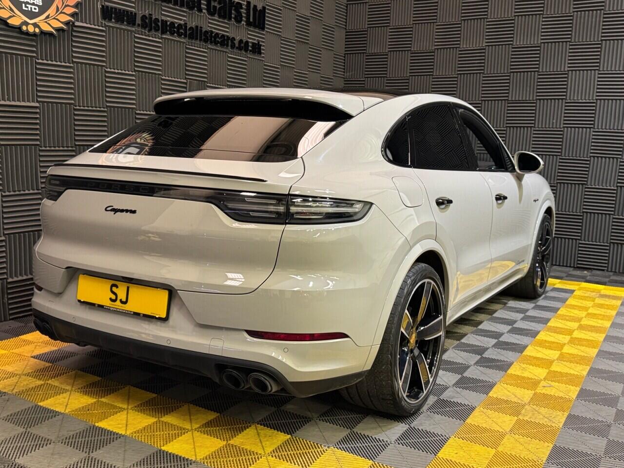 Porsche Cayenne view 27