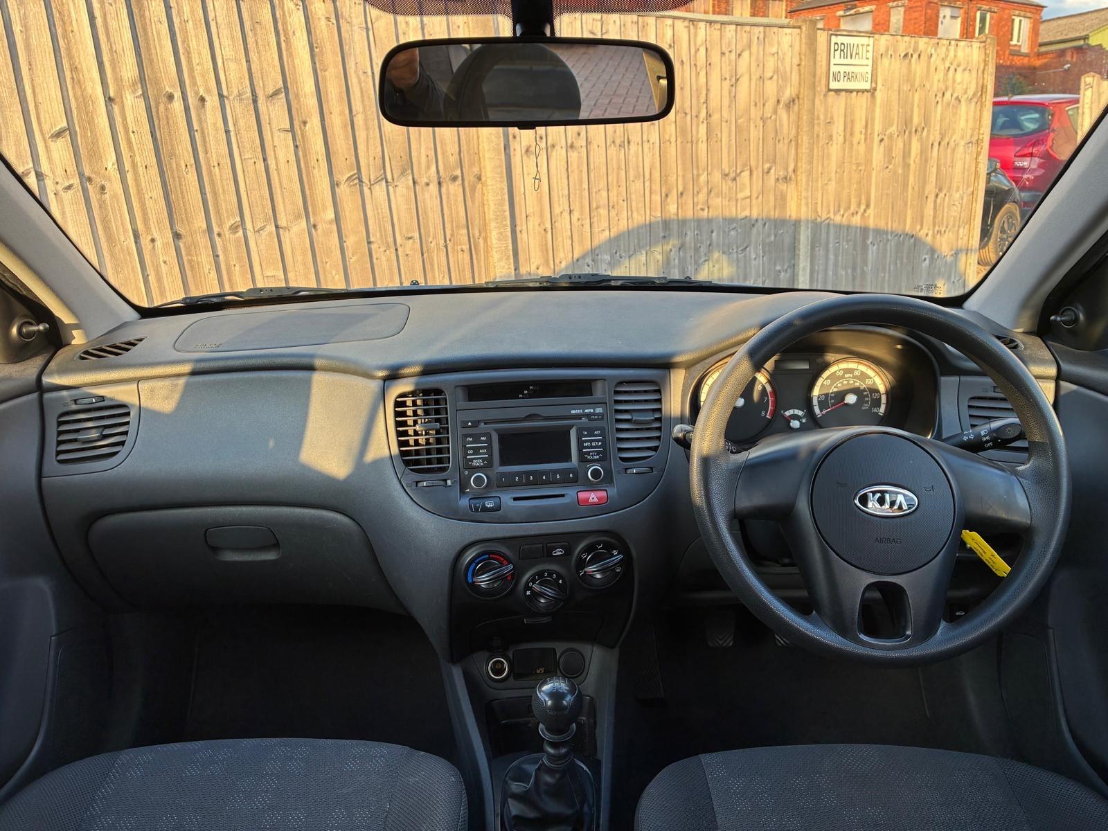 Kia Rio view 14
