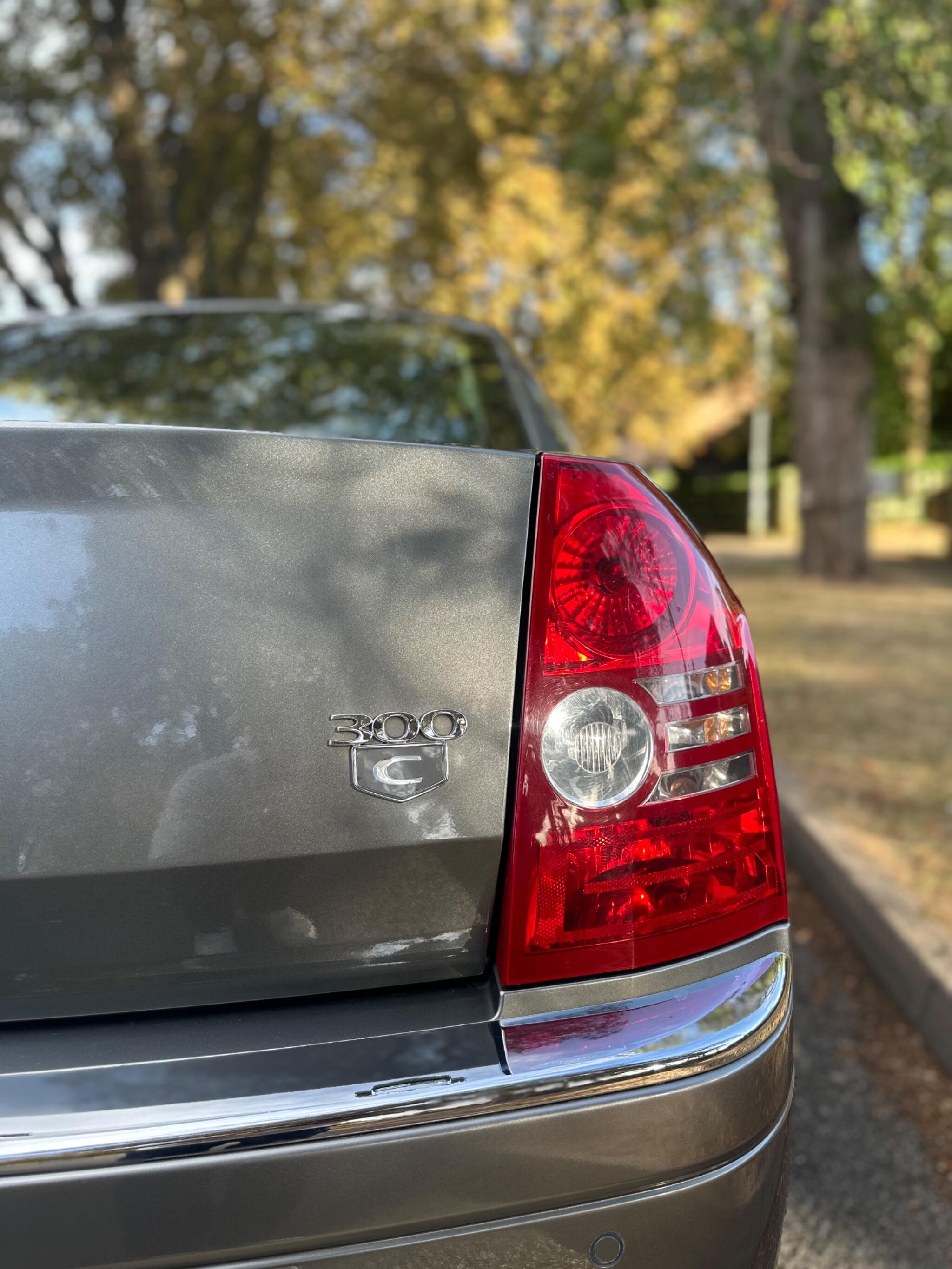 2008 Chrysler 300C image 41
