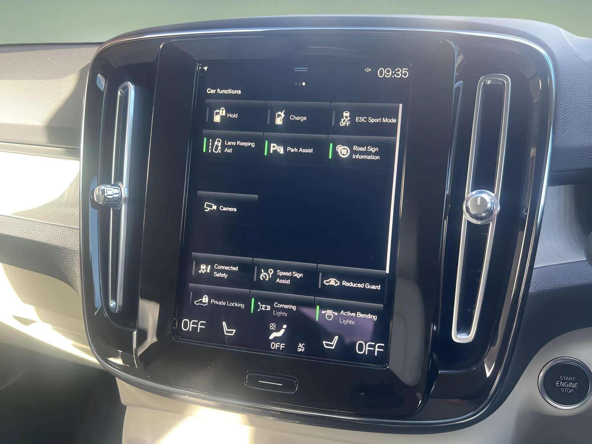 Volvo XC40 view 22