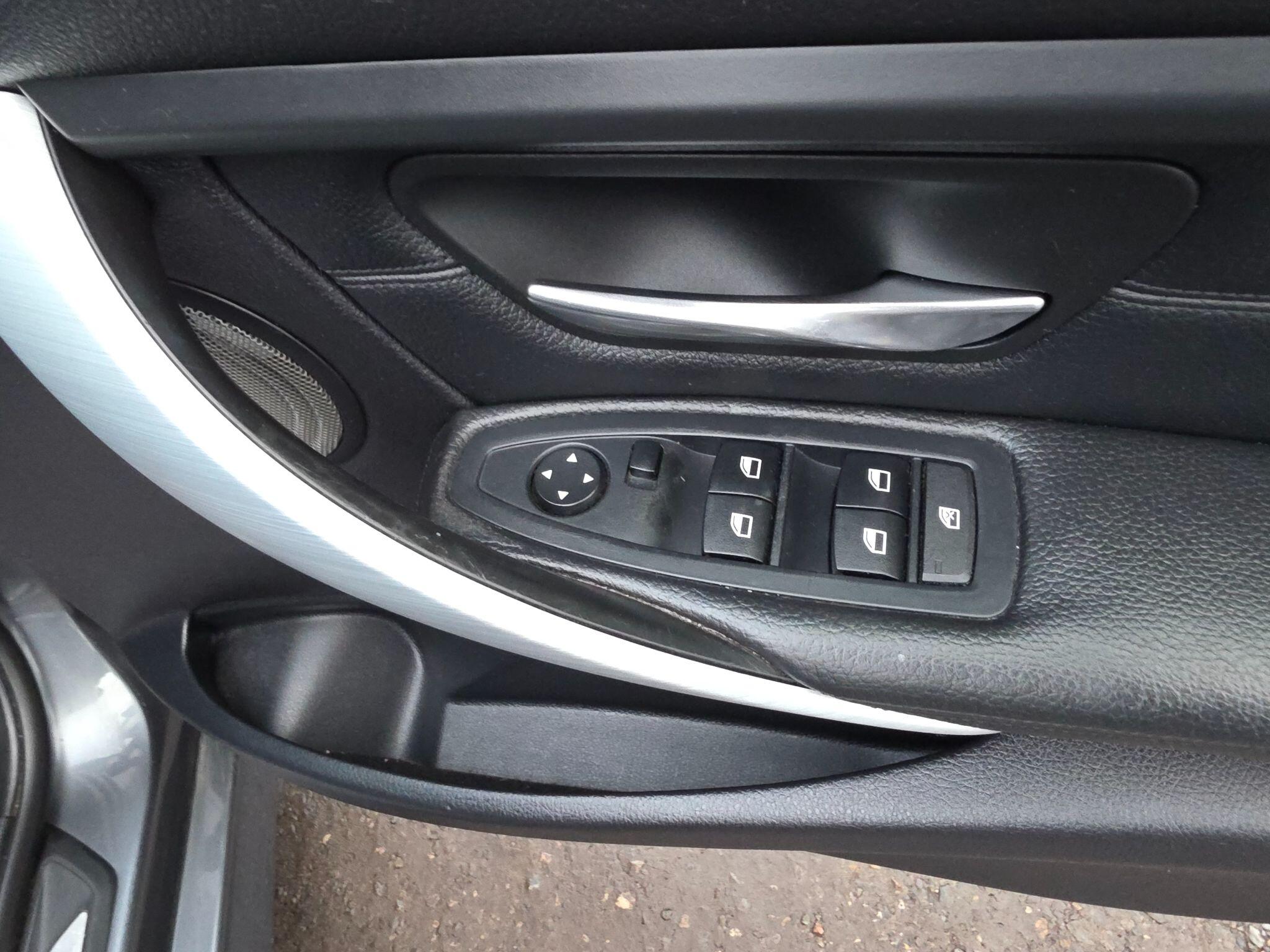 2013 BMW 3 Series image 23
