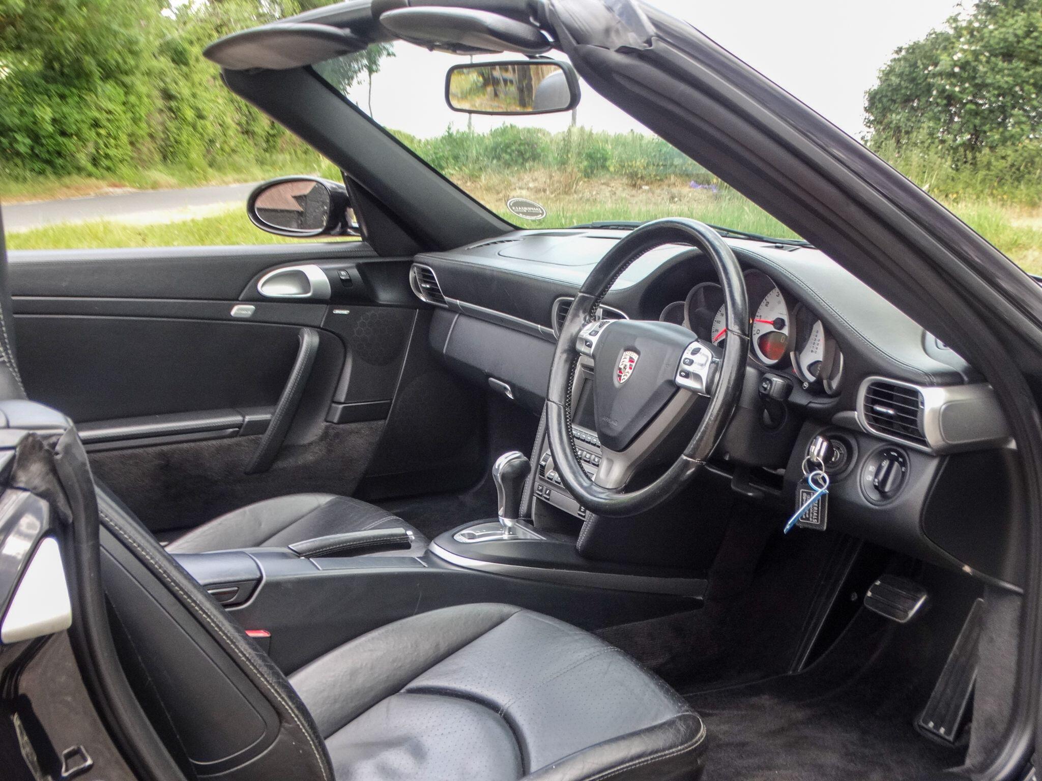 Porsche 911 view 18