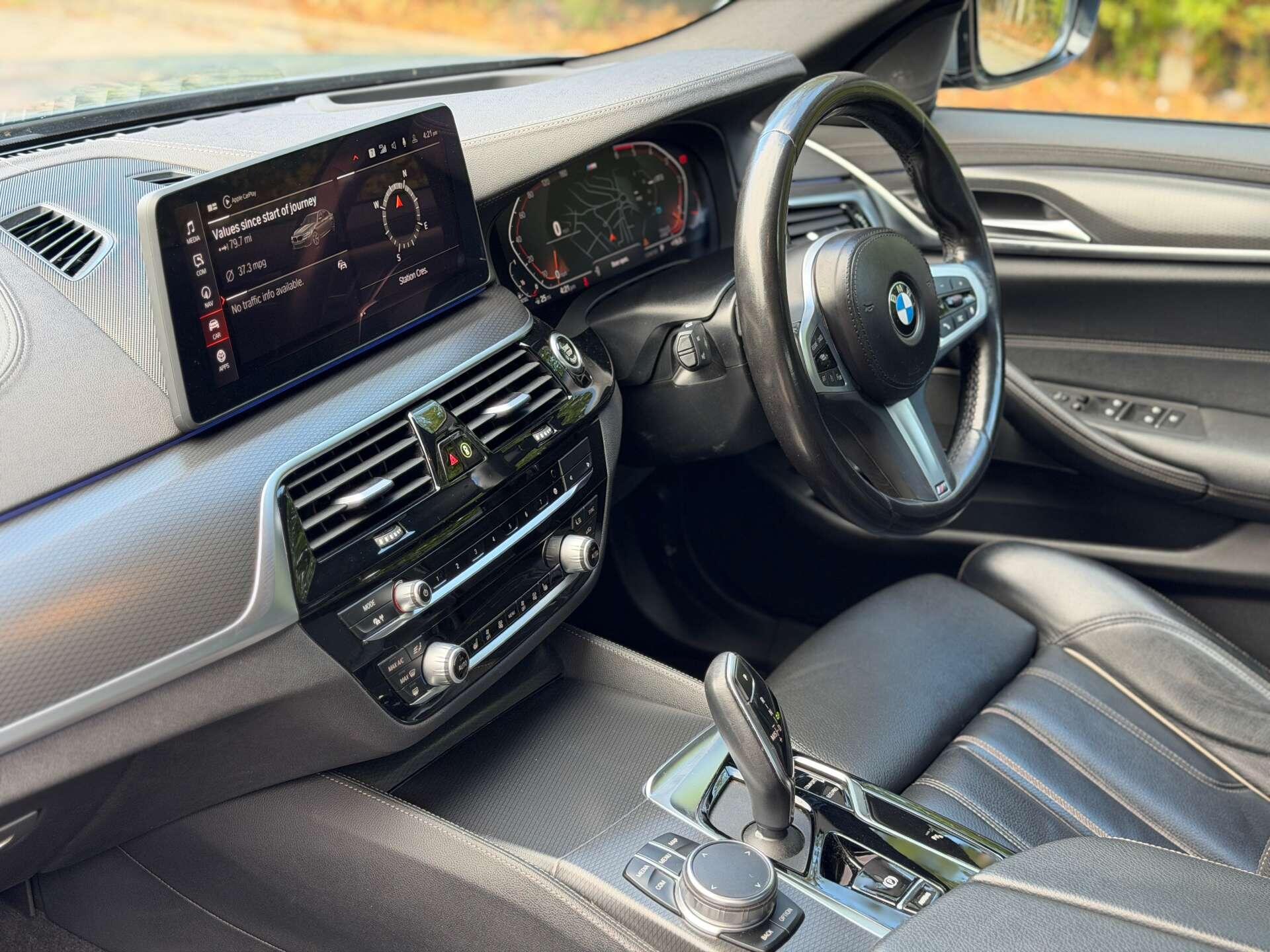 BMW 5 Series view 24