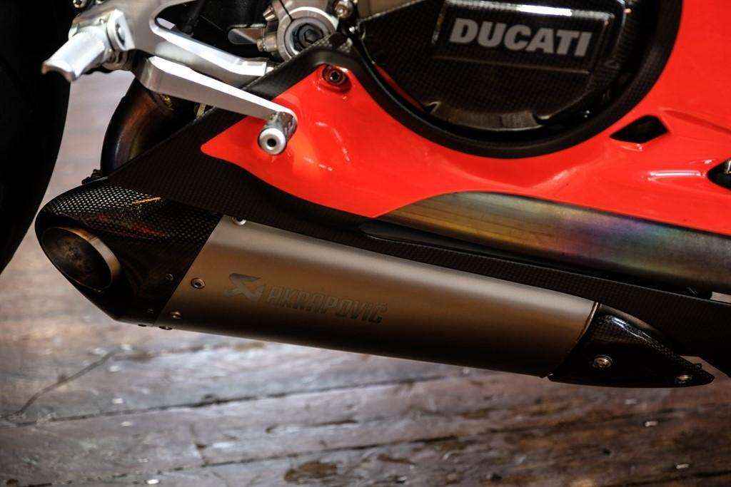Ducati 1199 Superleggera view 6