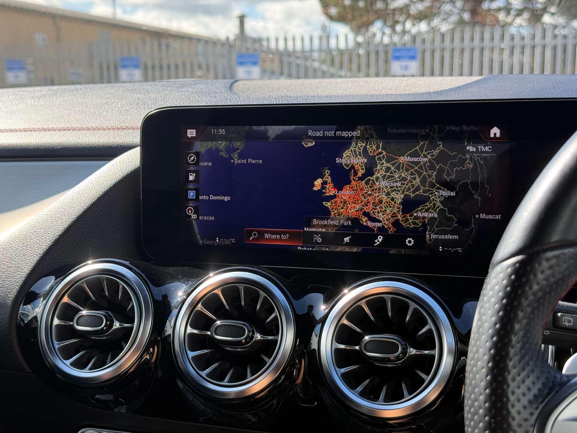 Mercedes-Benz EQA view 64