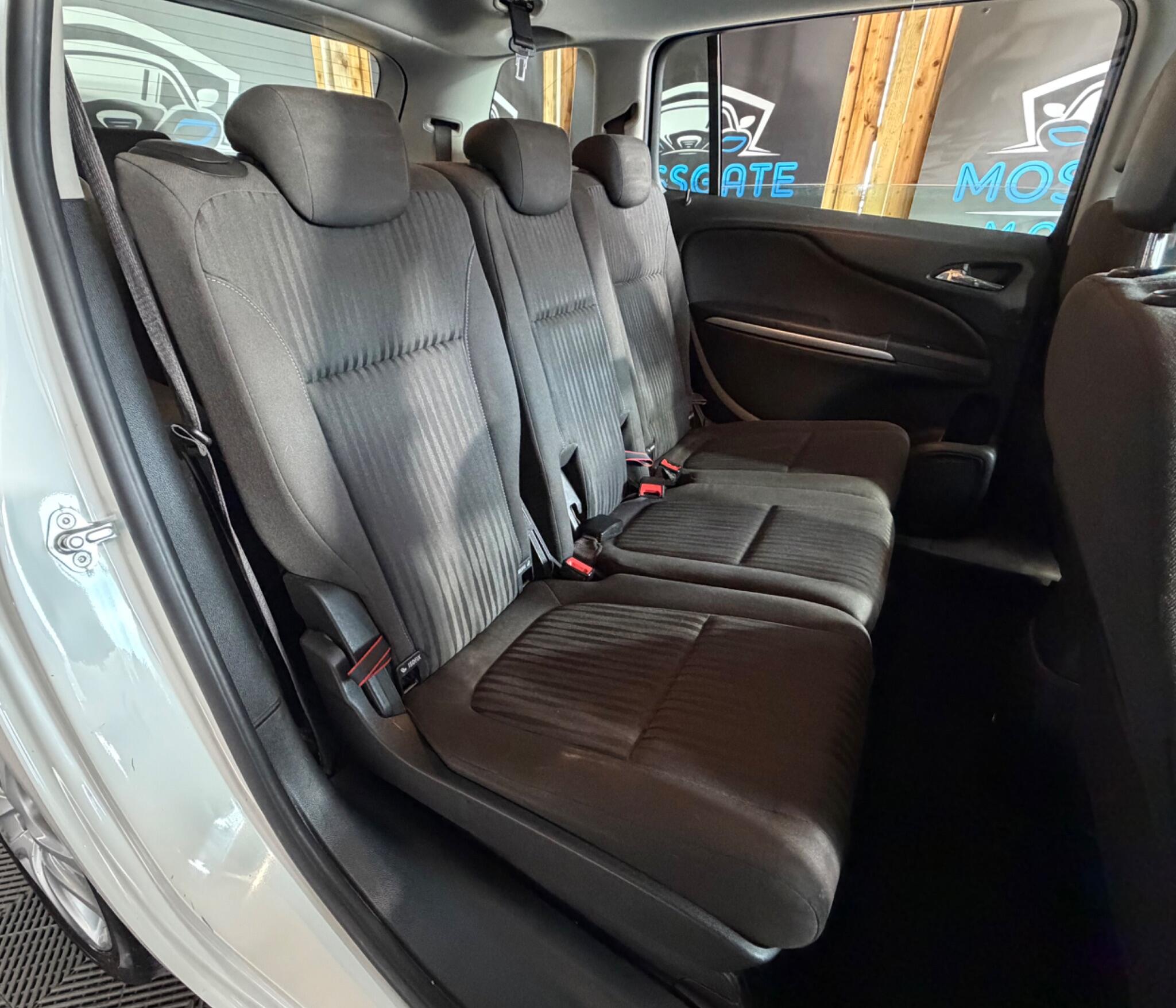 Vauxhall Zafira Tourer view 27