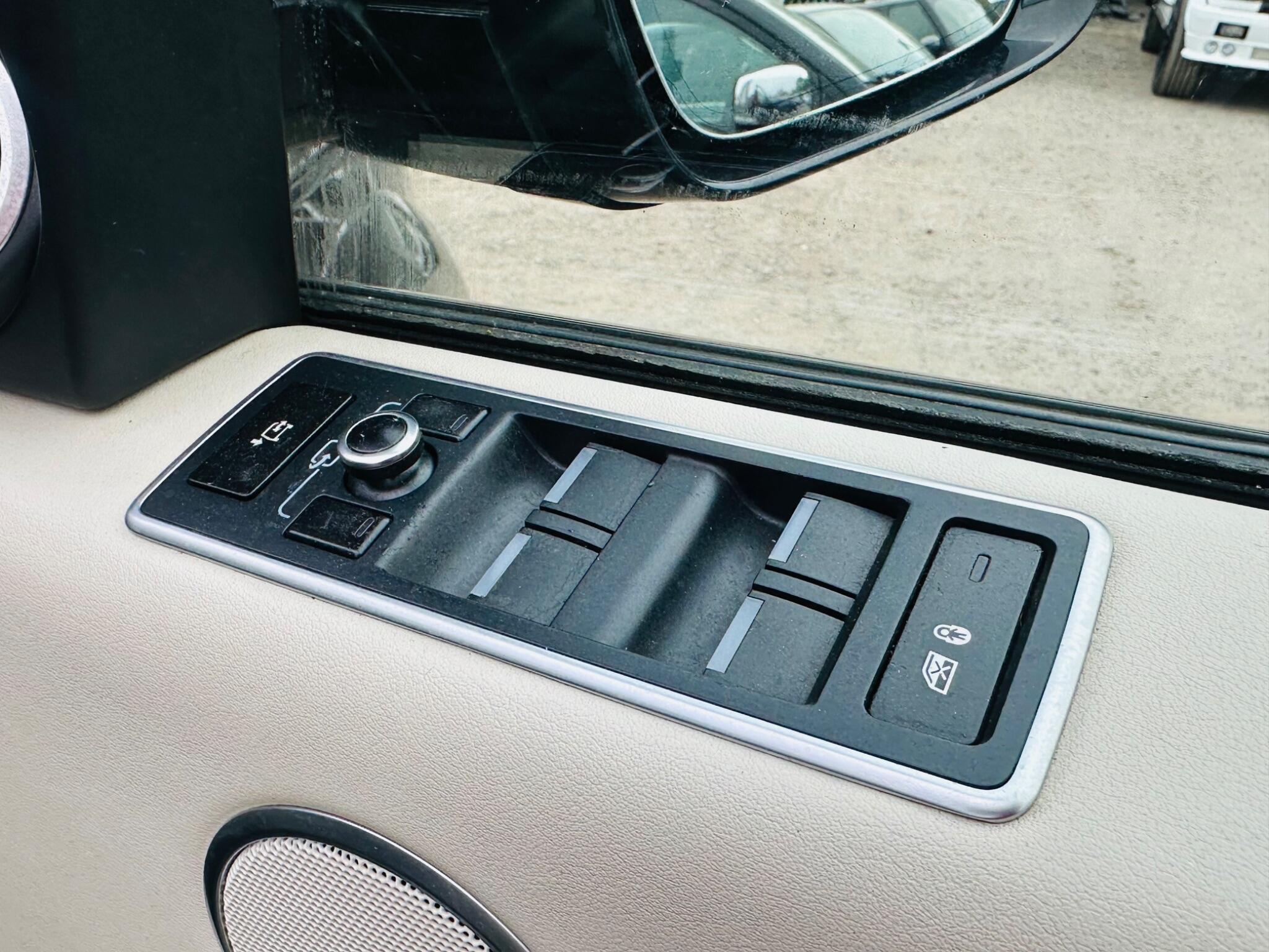 Land Rover Range Rover view 23