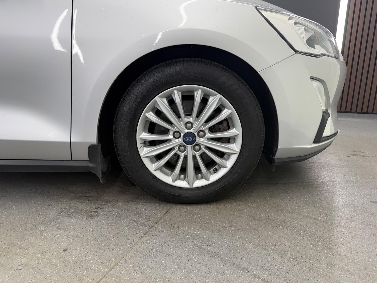 Ford Focus view 20