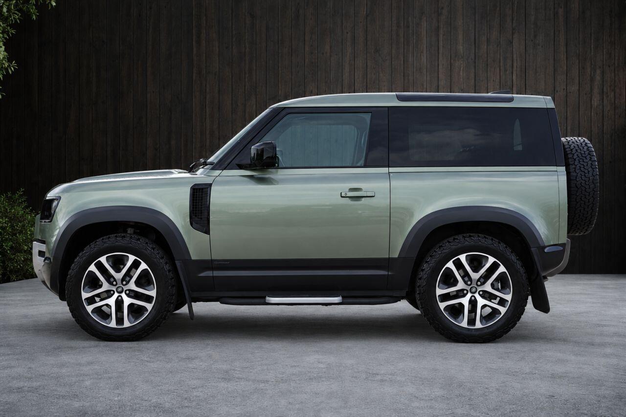 Land Rover Defender view 14