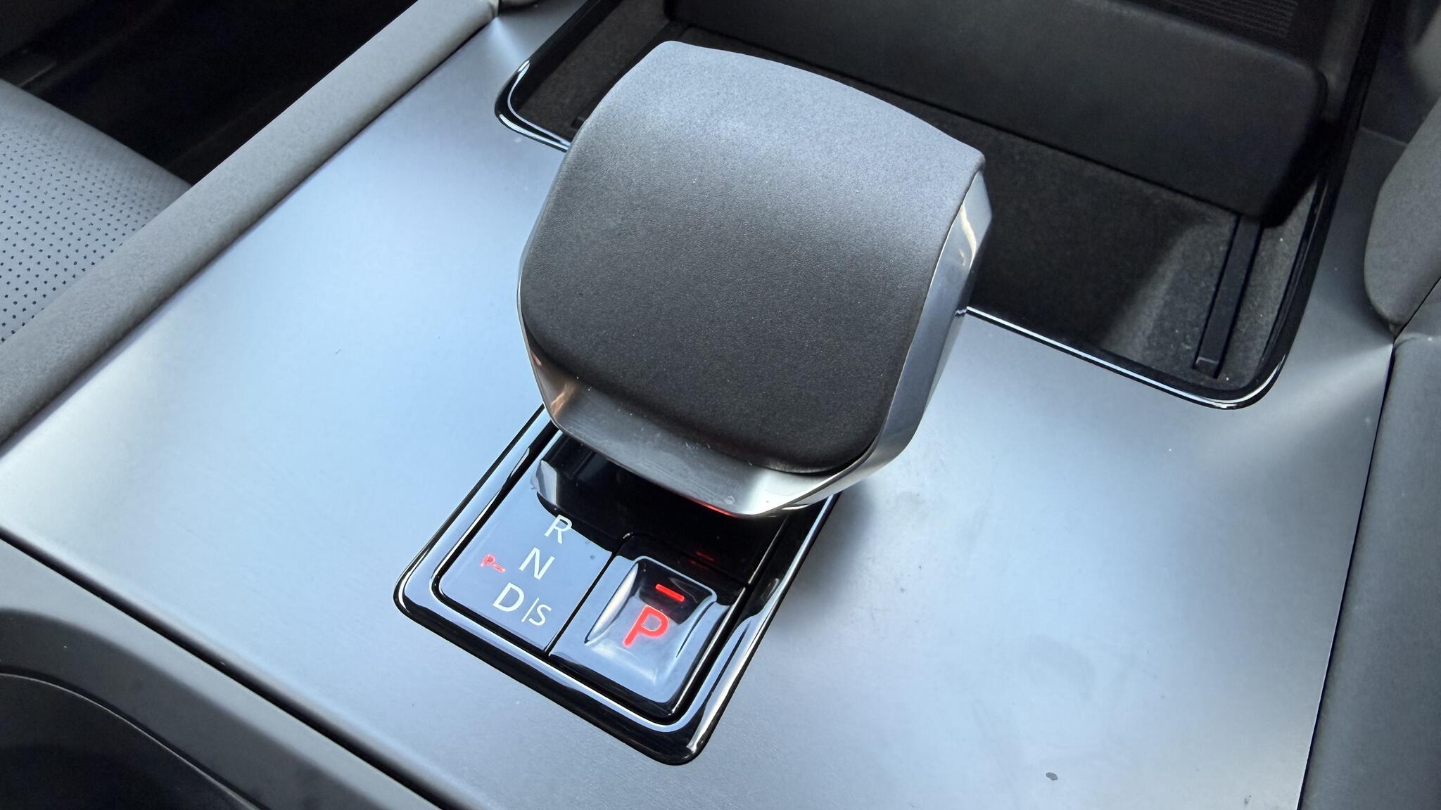 Land Rover Discovery Sport view 13