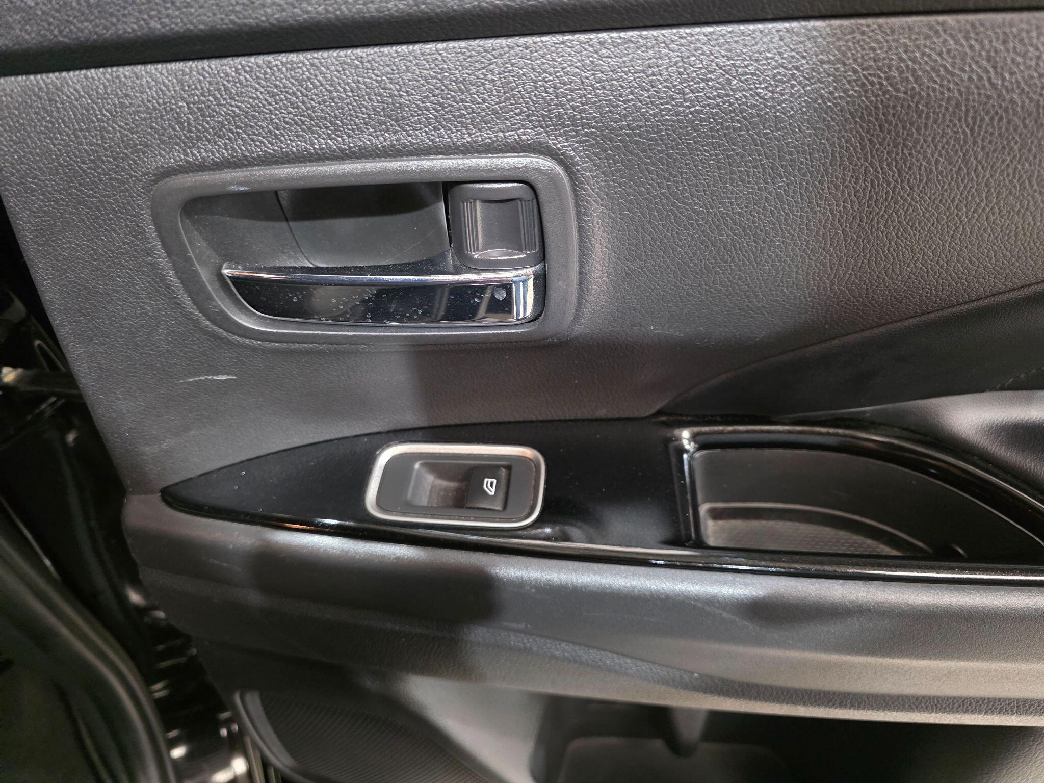 Mitsubishi Outlander view 21