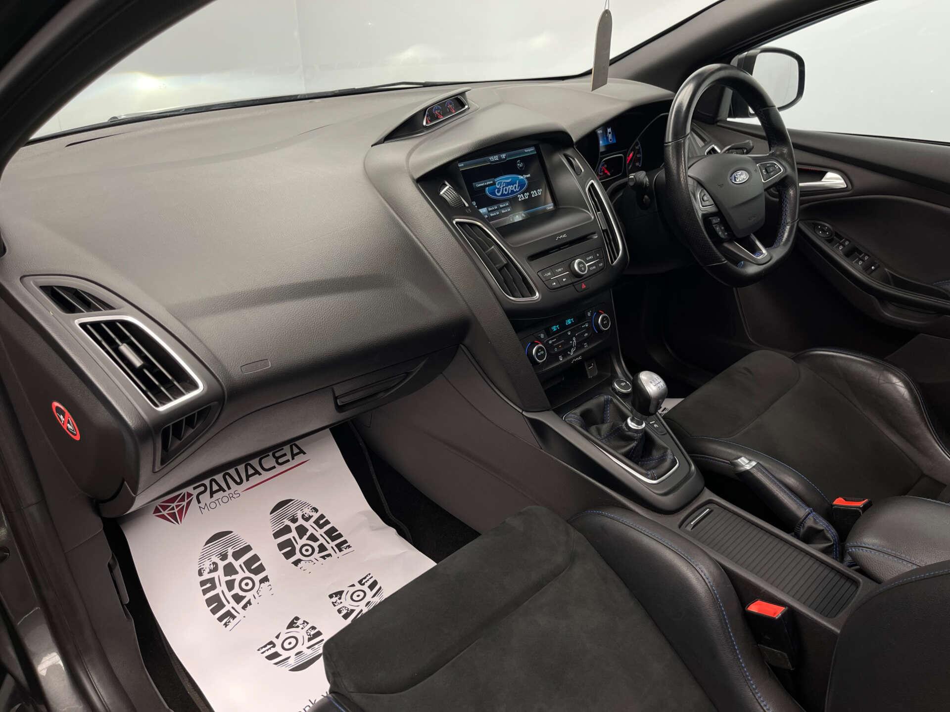 Ford Focus view 39