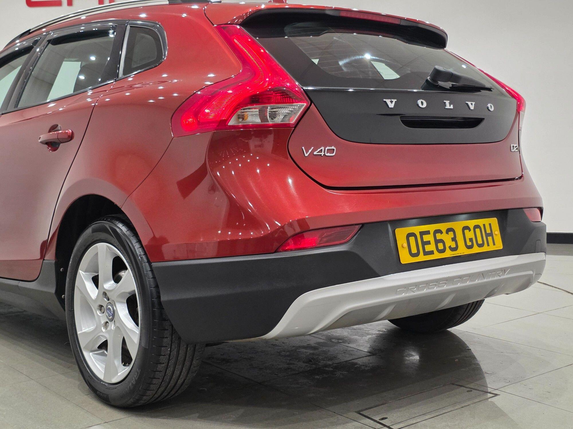 Volvo V40 Cross Country view 48