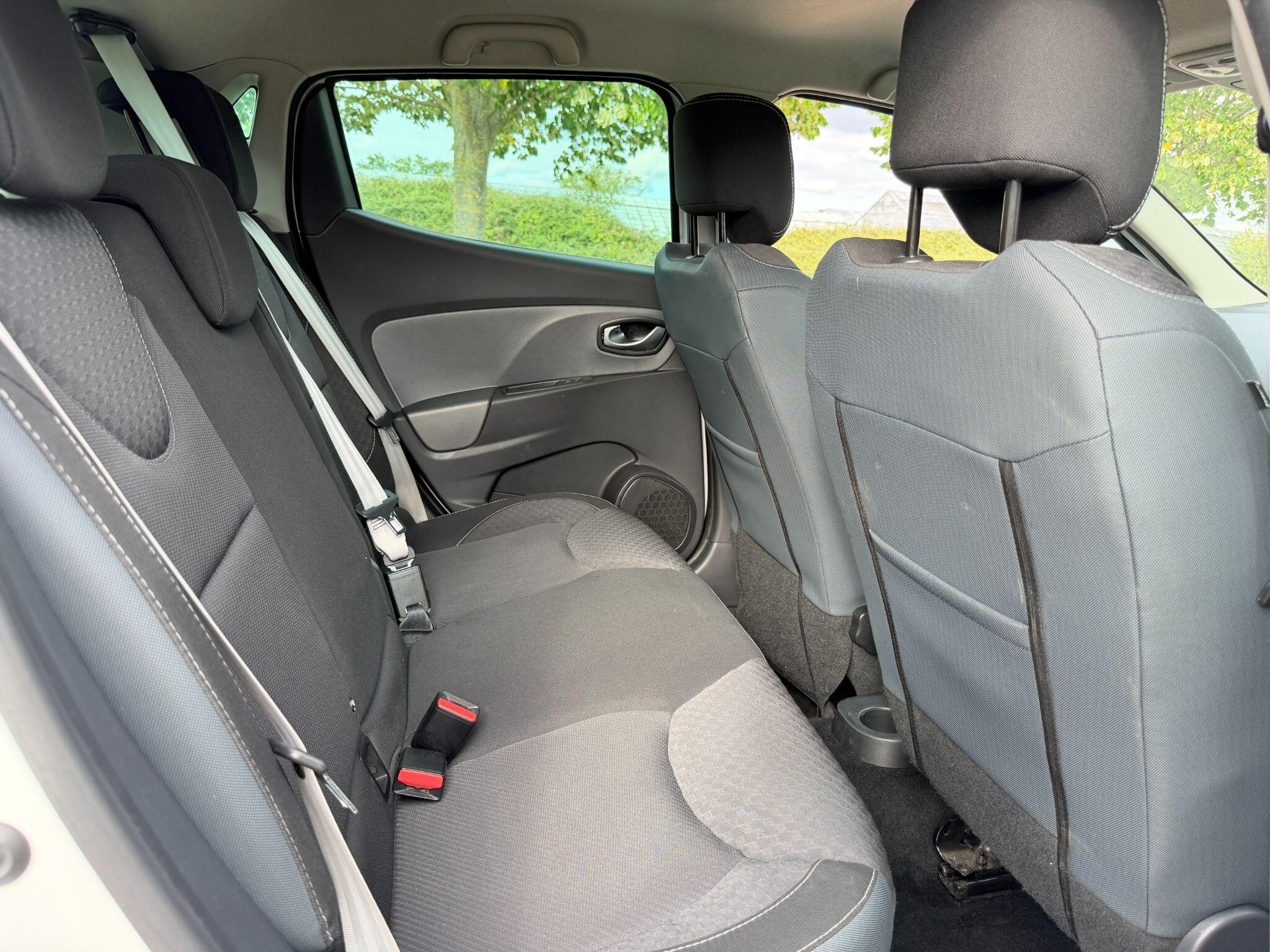 Renault Clio view 24