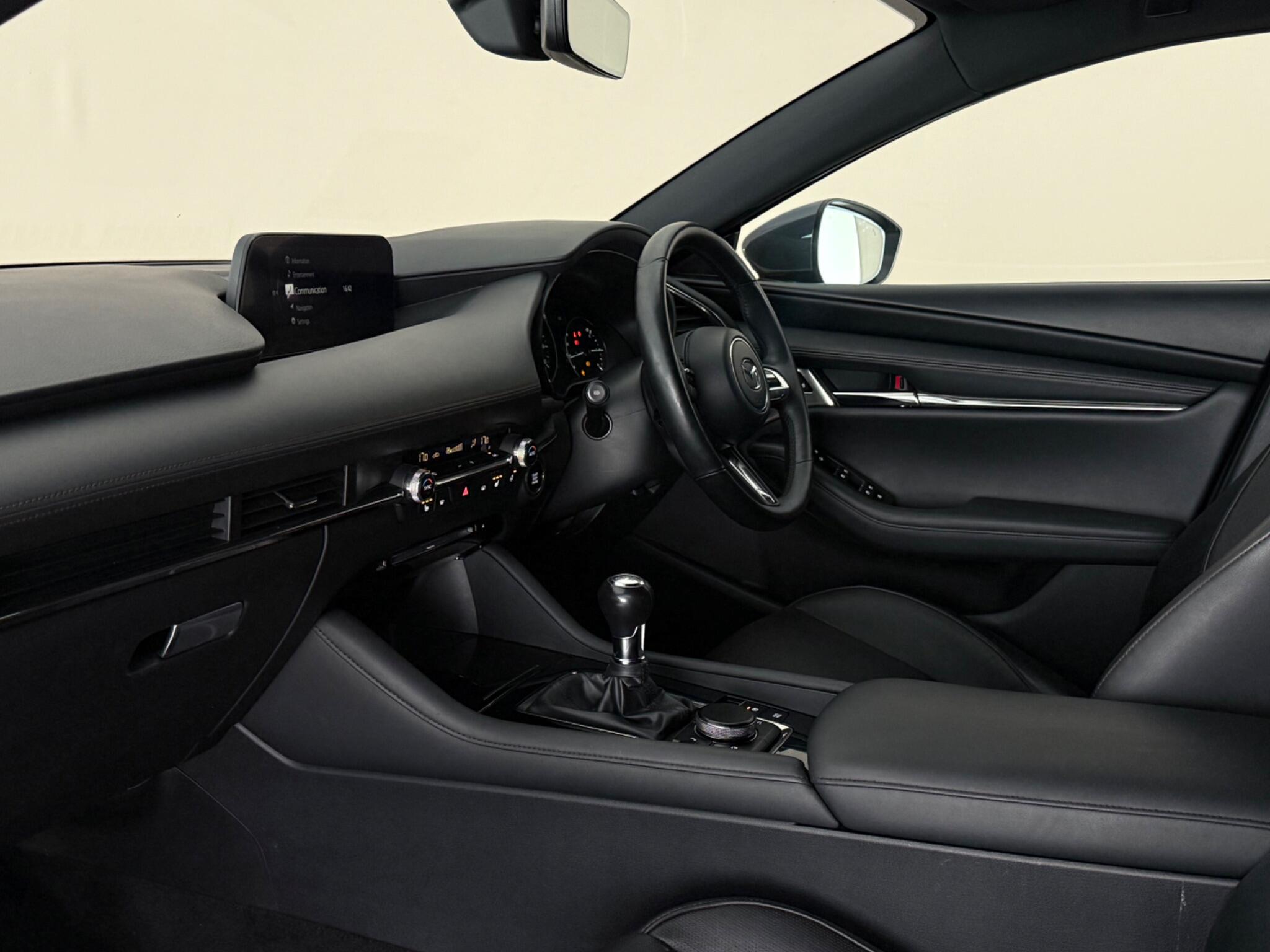 Mazda Mazda3 view 4