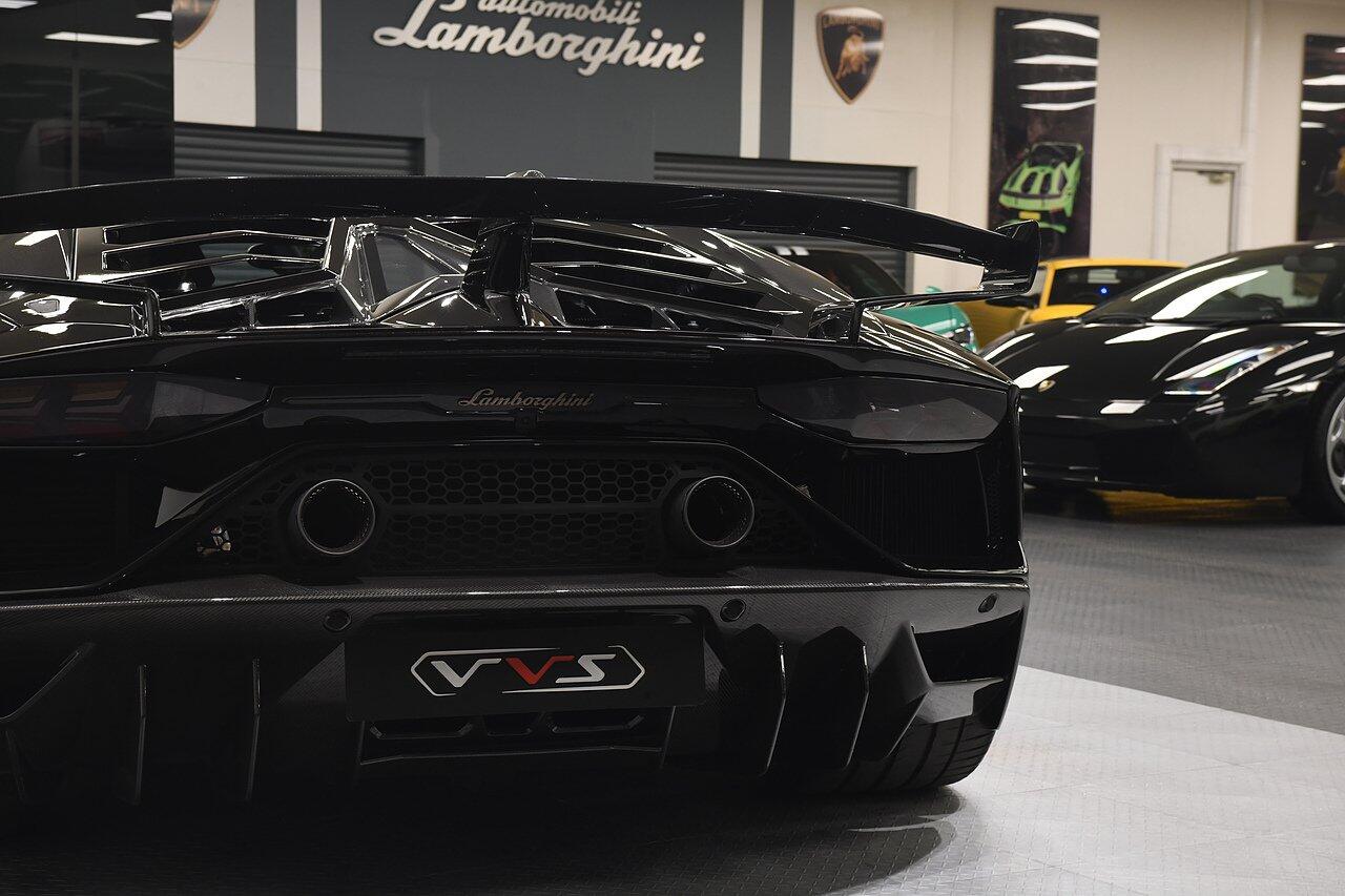 Lamborghini Aventador view 37