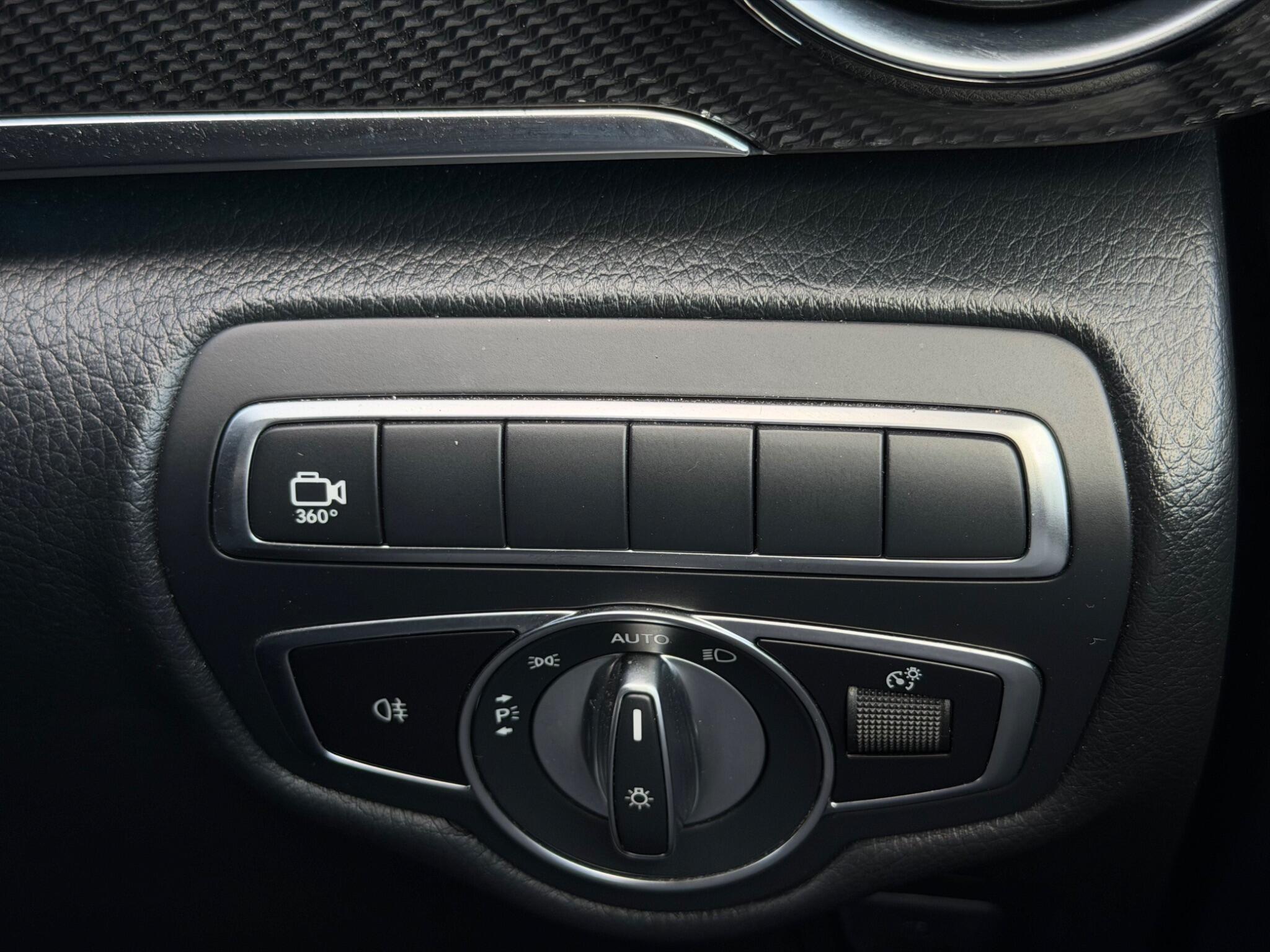 Mercedes-Benz V-Class view 30