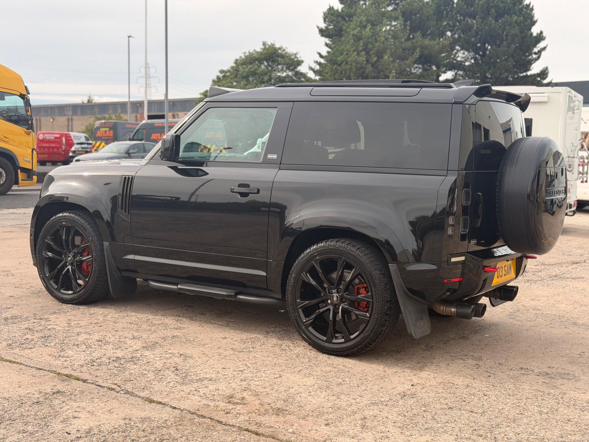 Land Rover Defender view 12