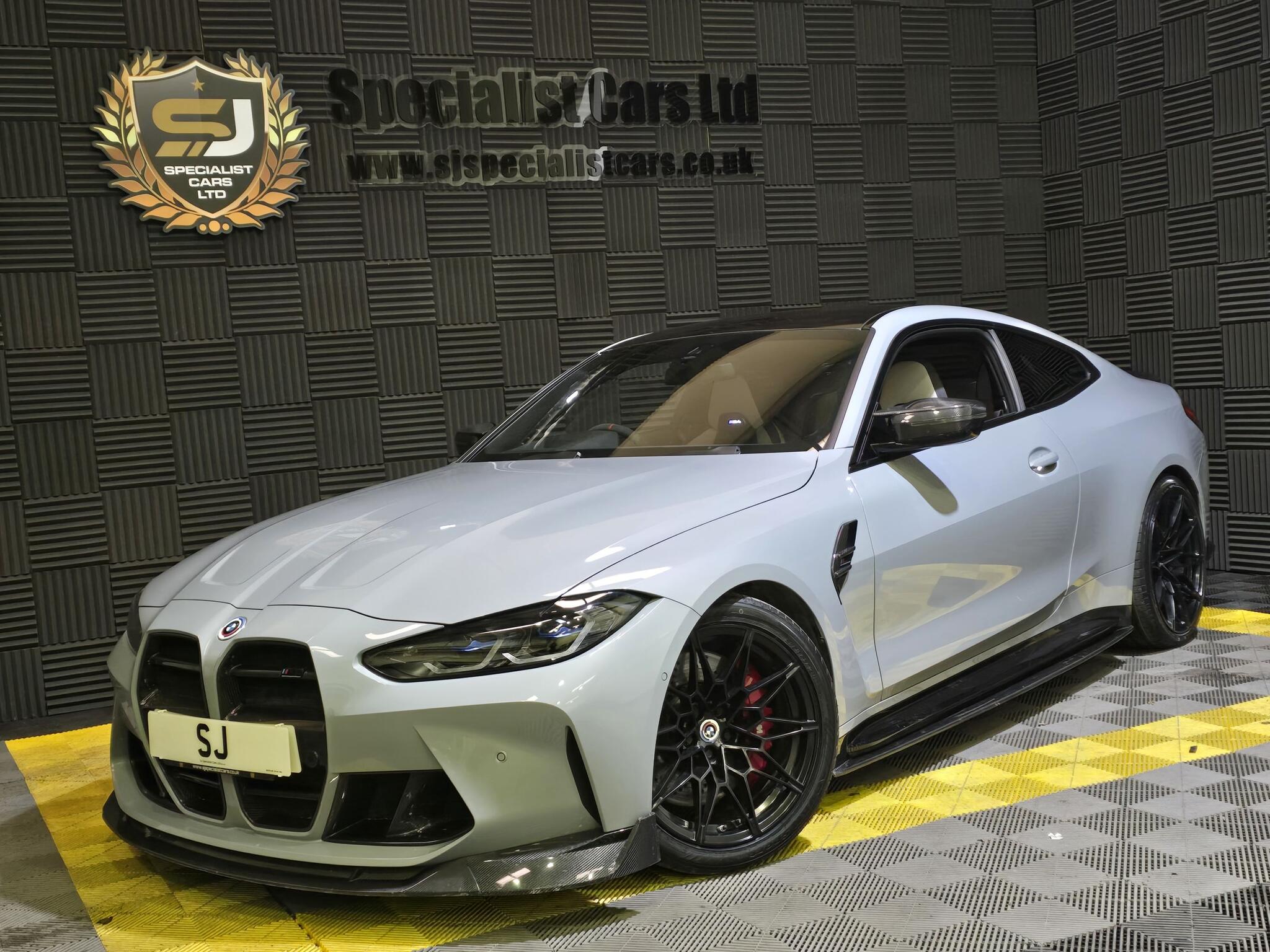 BMW M4 view 7