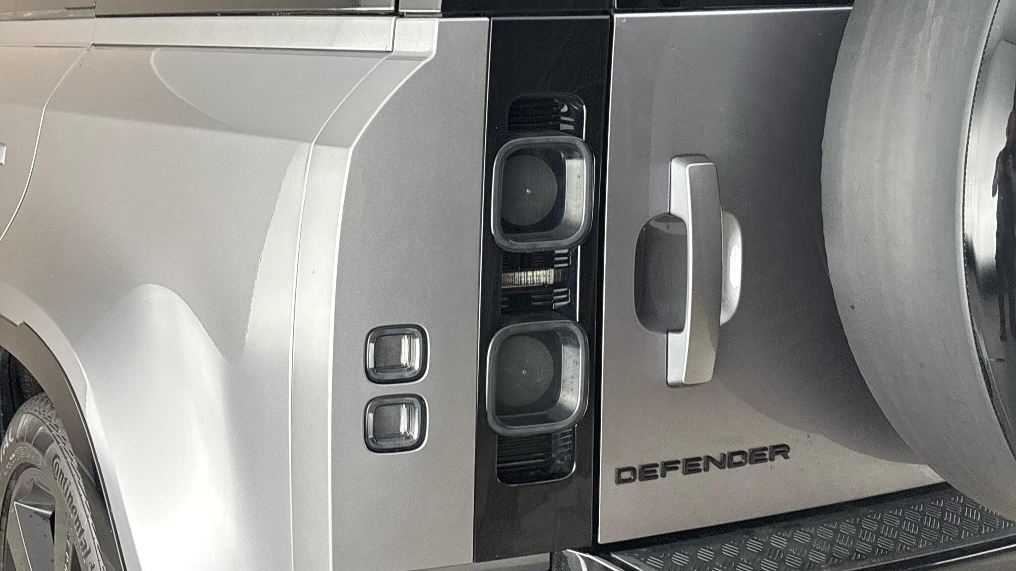 Land Rover Defender view 22