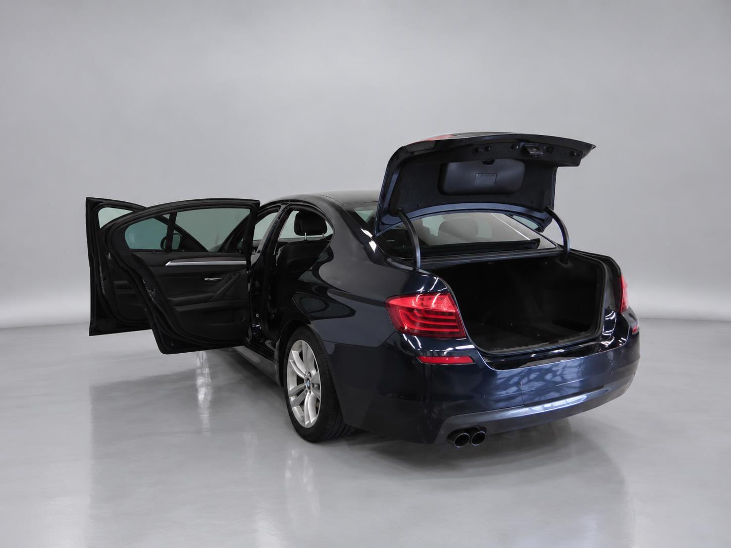 BMW 5 Series view 20