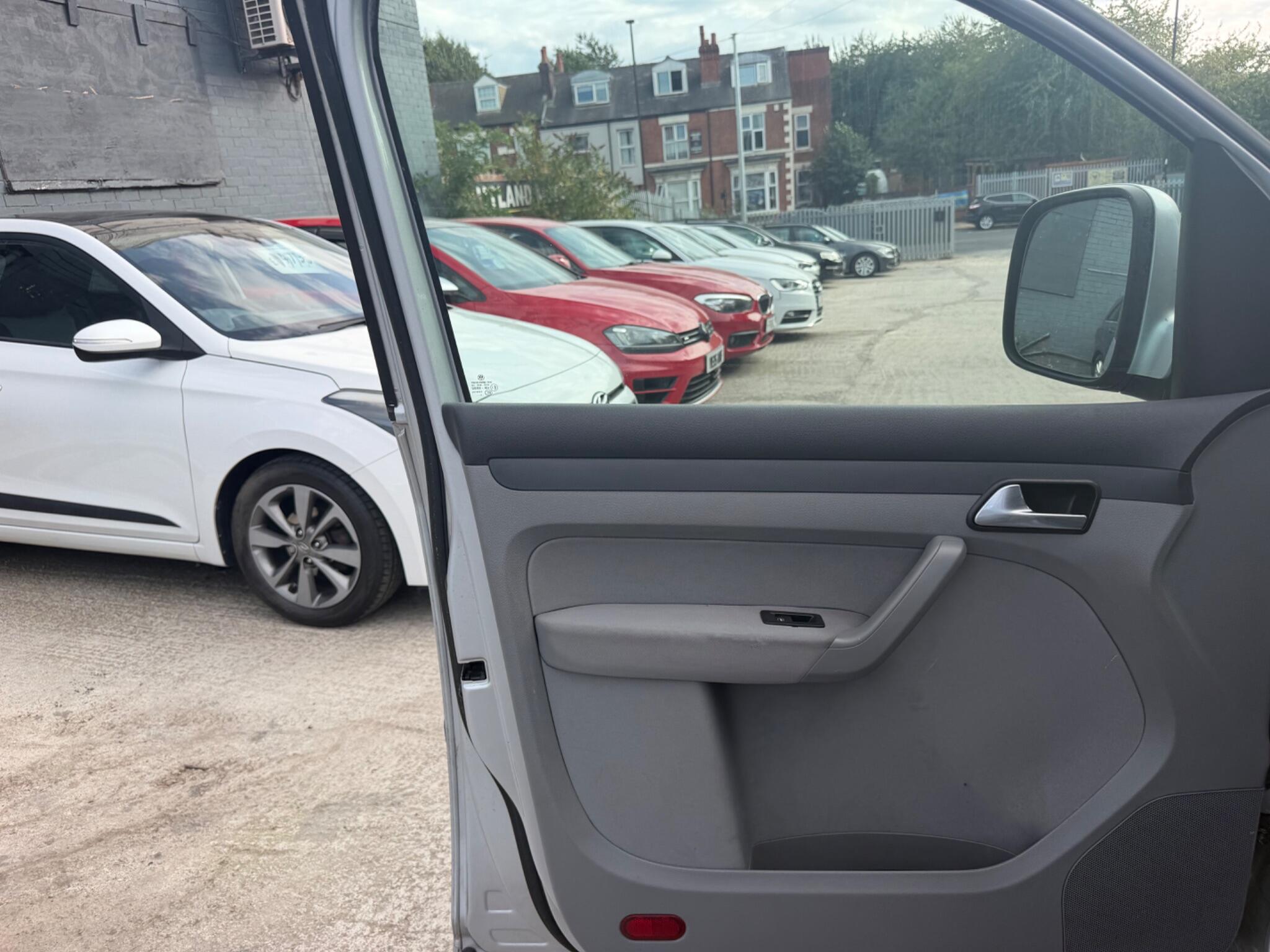 Volkswagen Caddy Maxi Life view 14