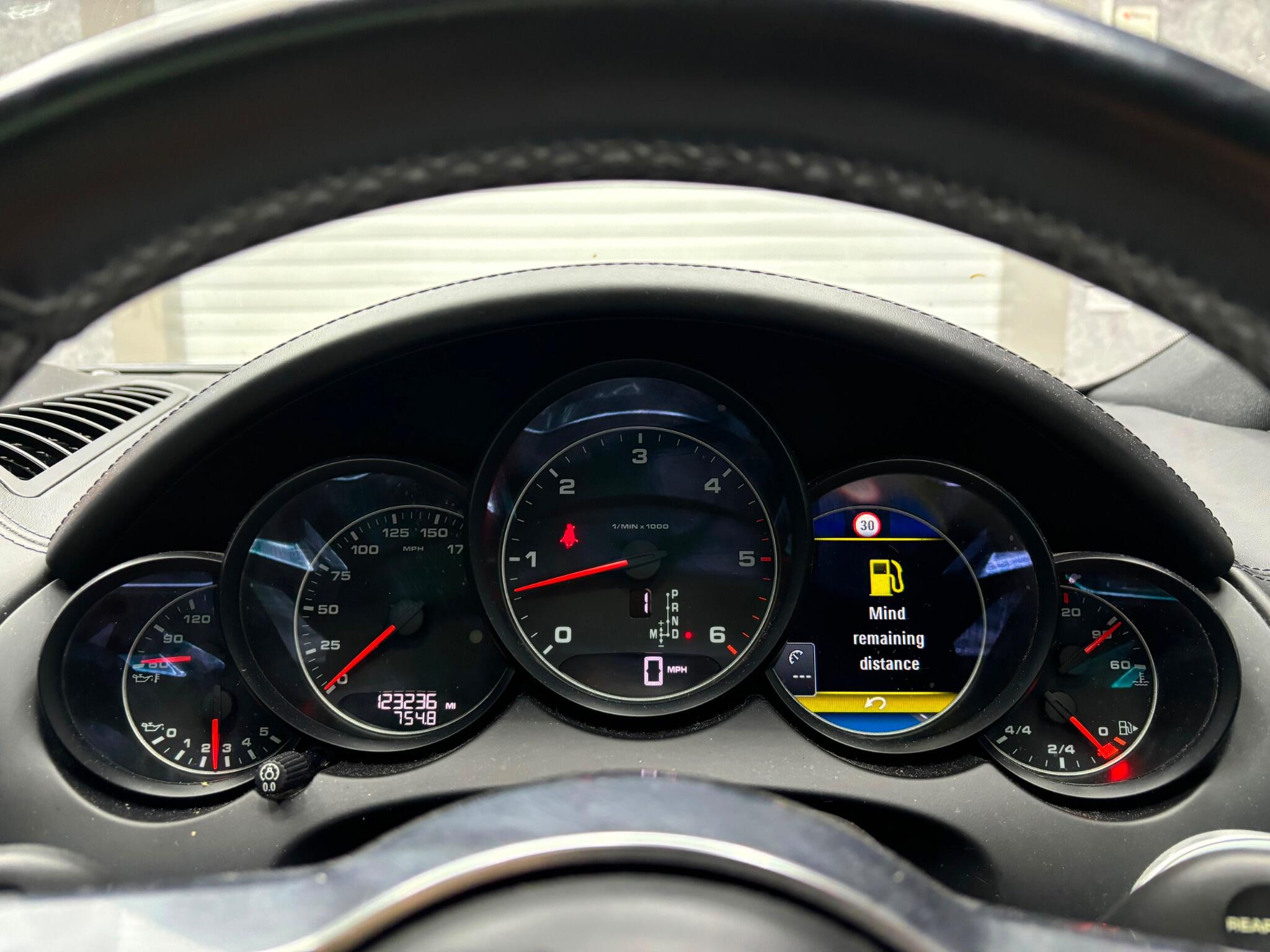 Porsche Cayenne view 24