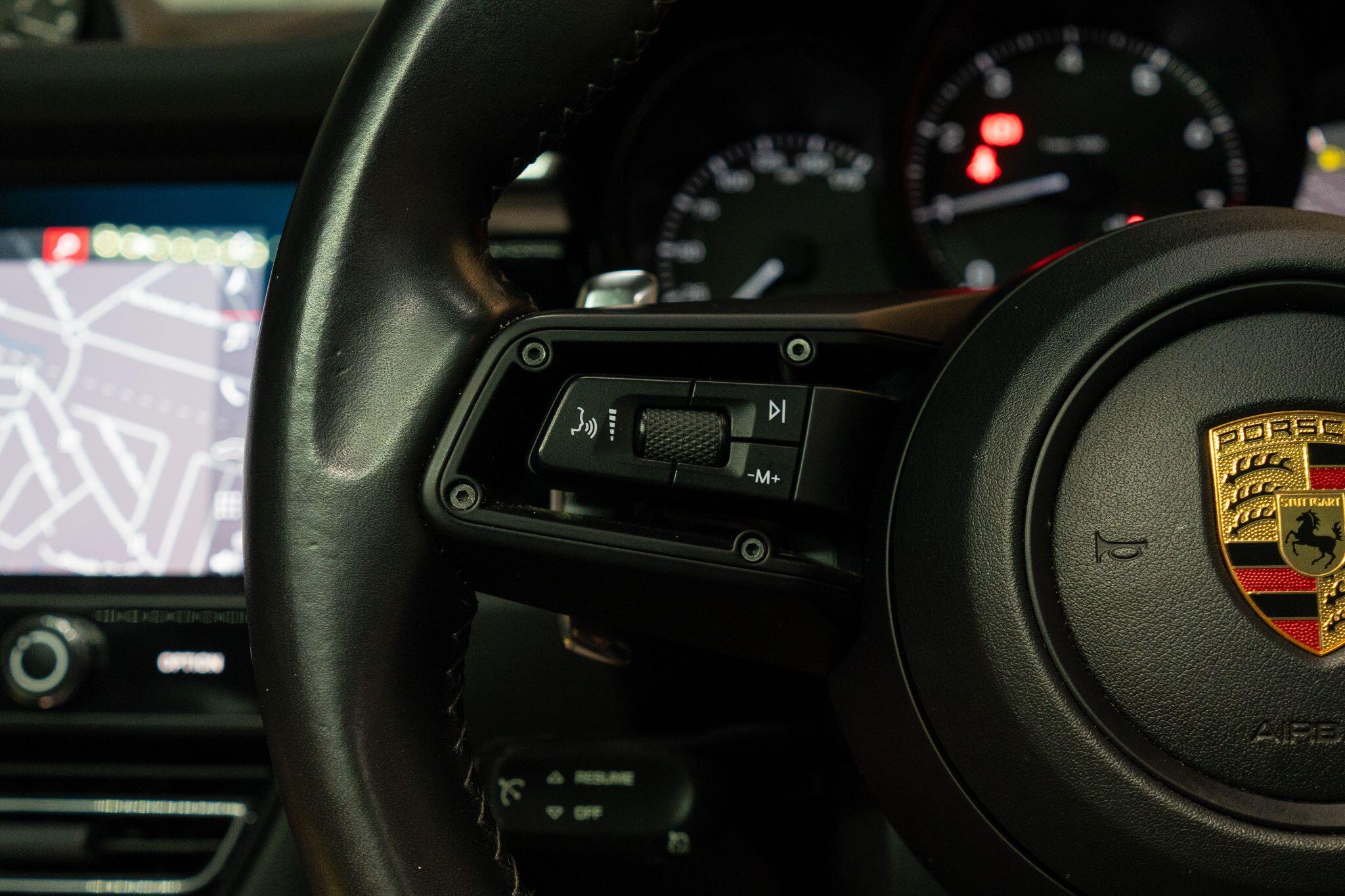 Porsche Macan view 16