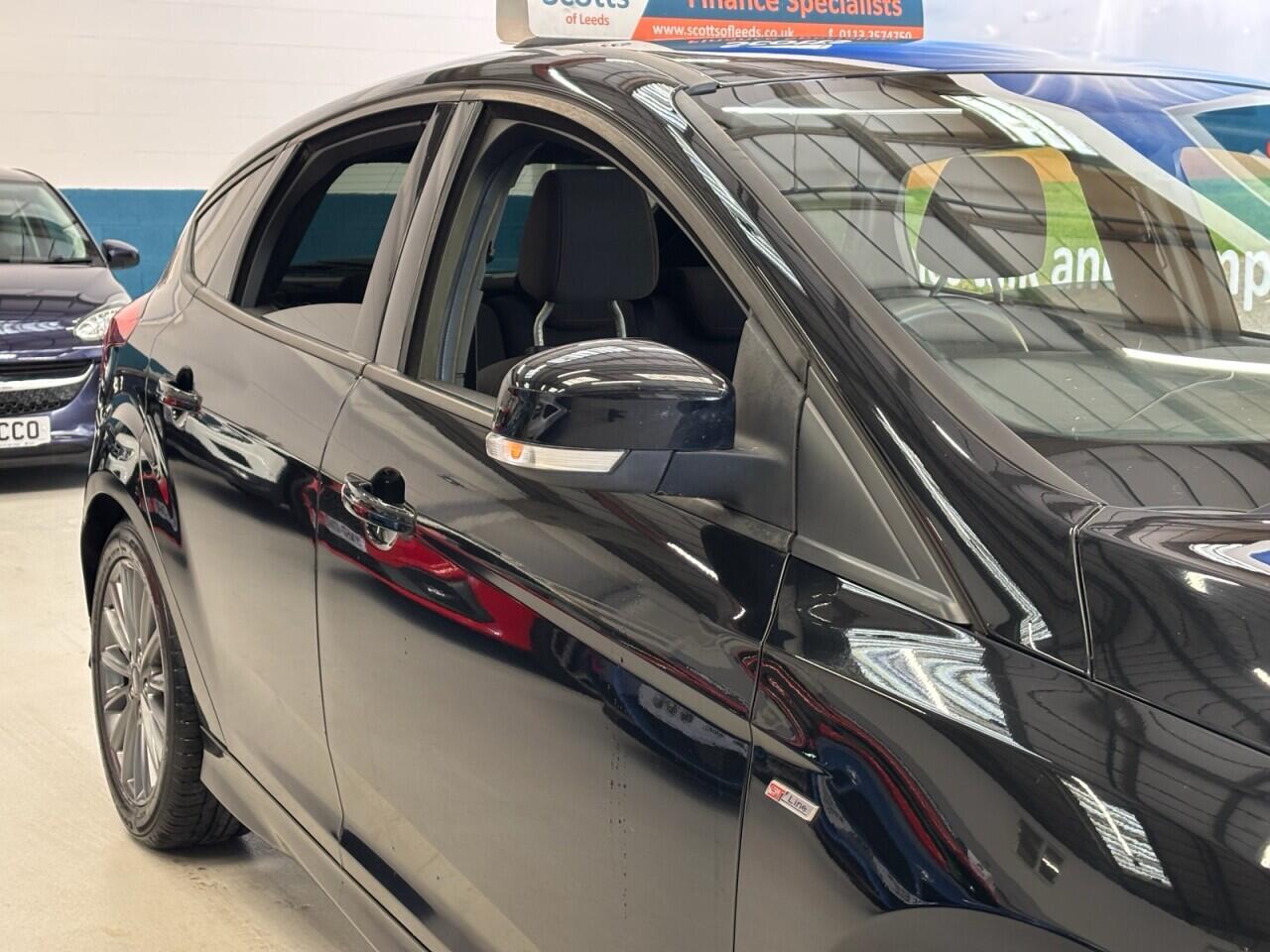 Ford Focus view 49