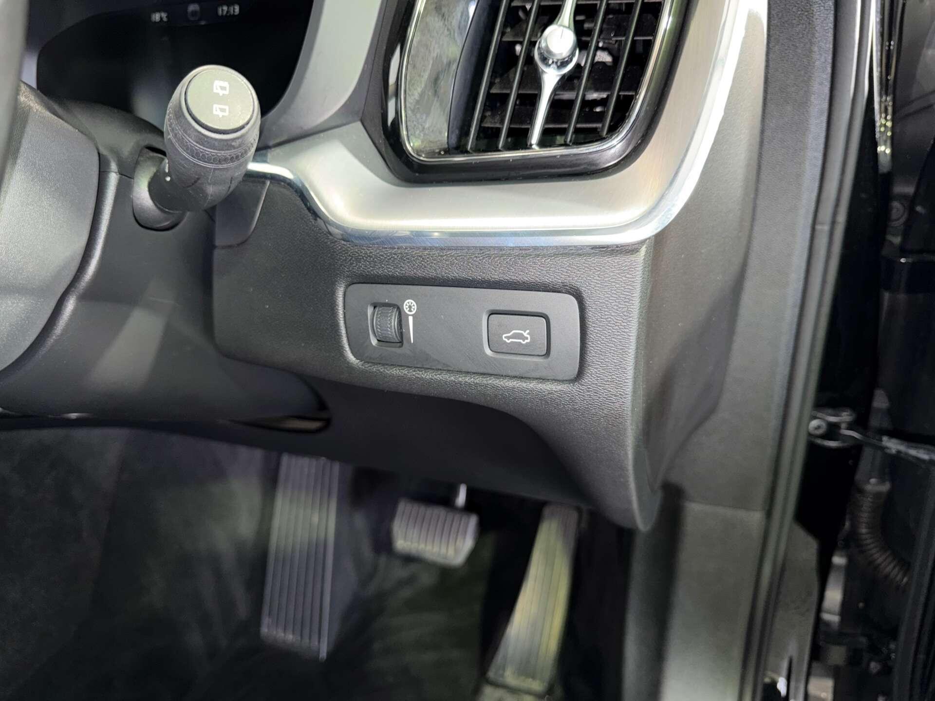 Volvo XC60 view 23