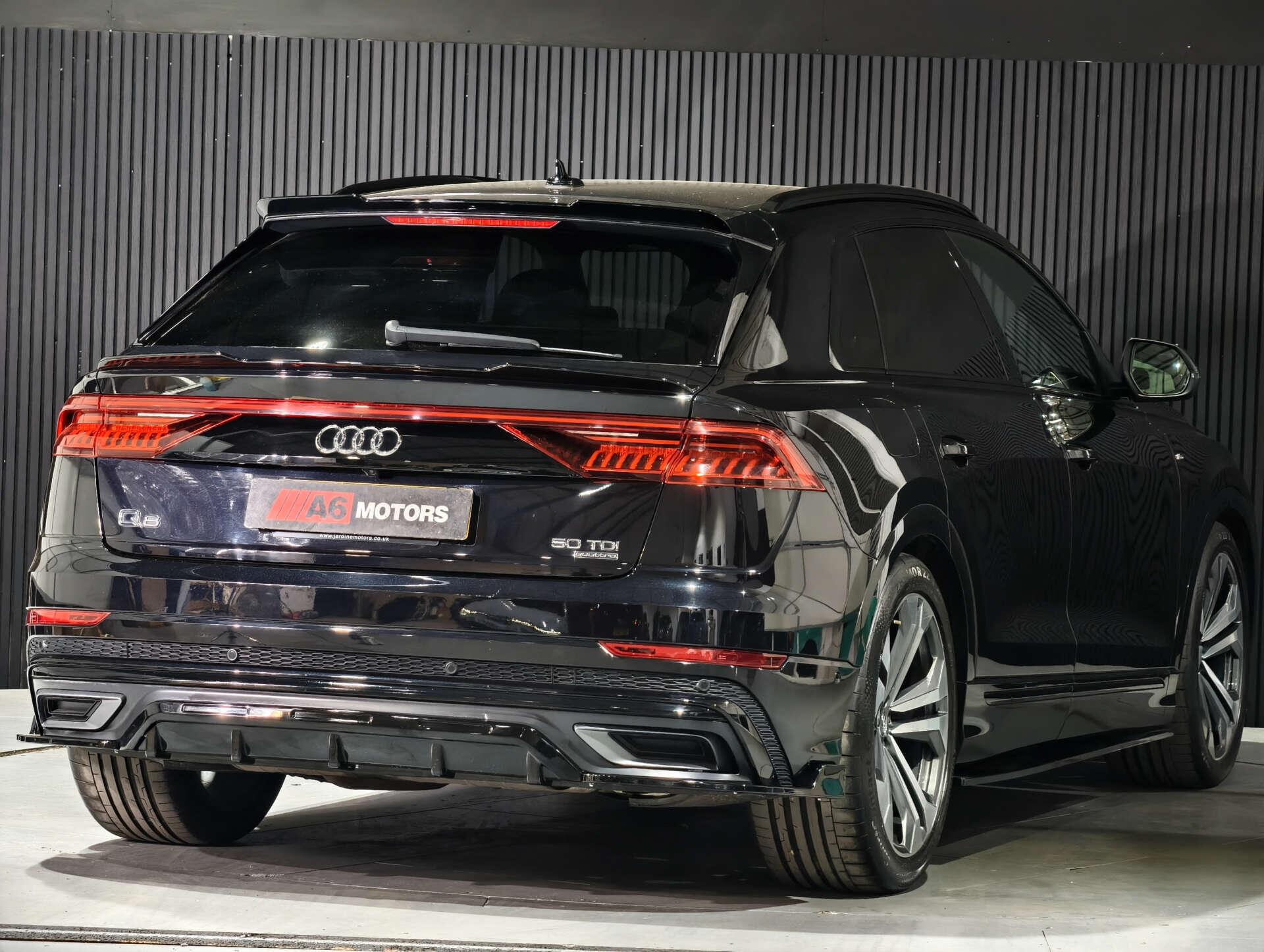 Audi Q8 view 20