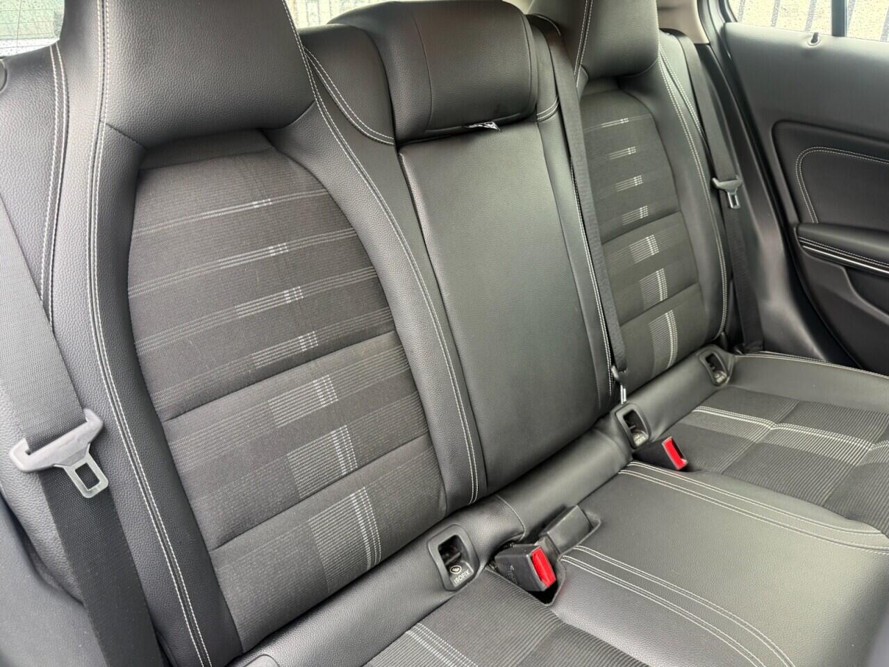 Mercedes-Benz Gla view 24