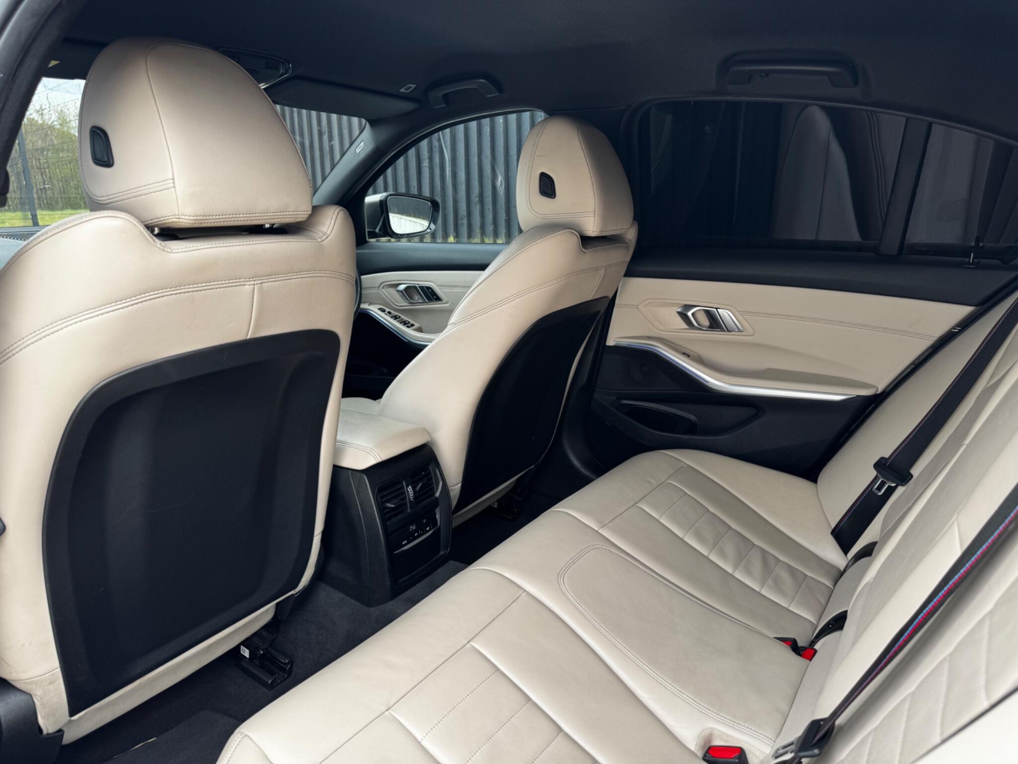 BMW 3 Series view 29