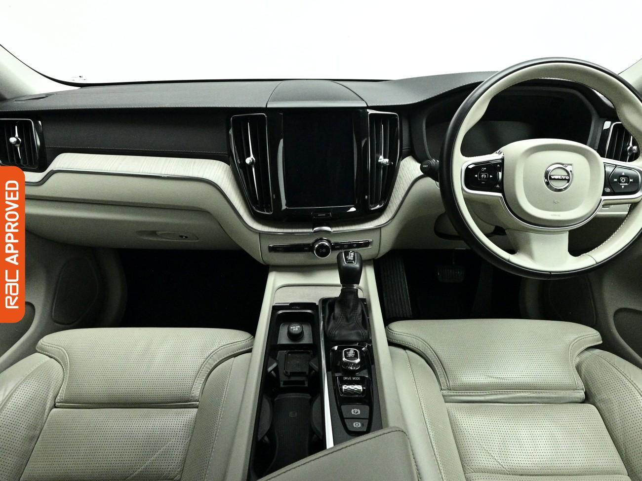 Volvo XC60 view 2
