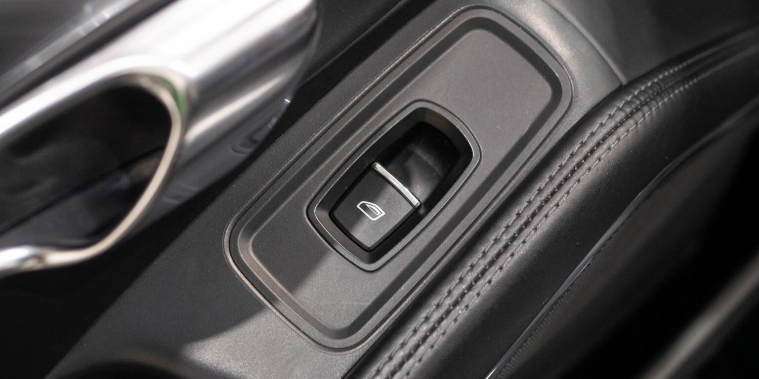 Porsche 911 view 34