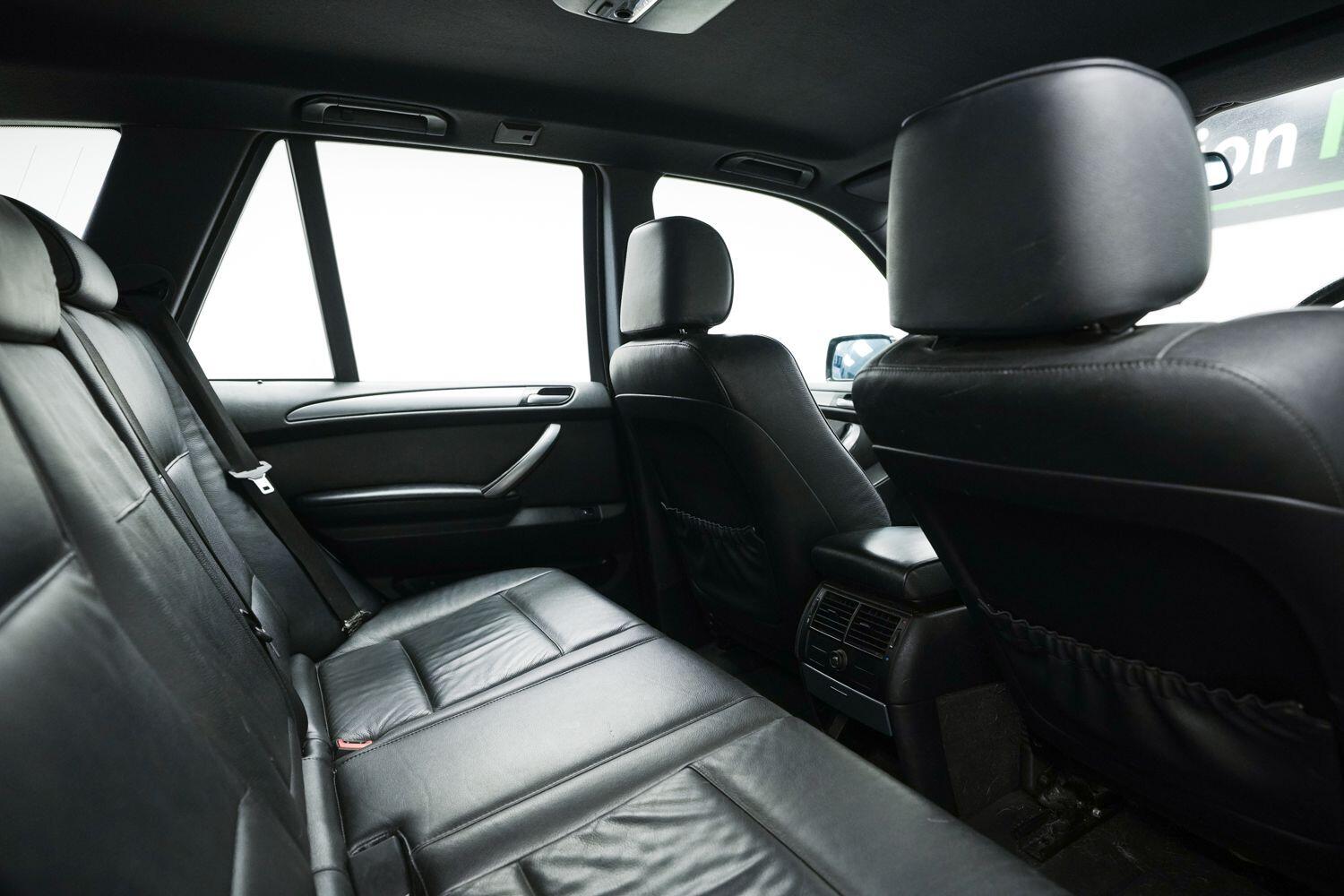 BMW X5 view 11