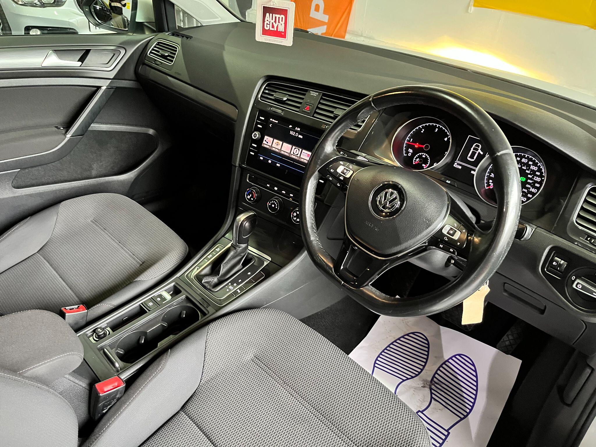 Volkswagen Golf view 48