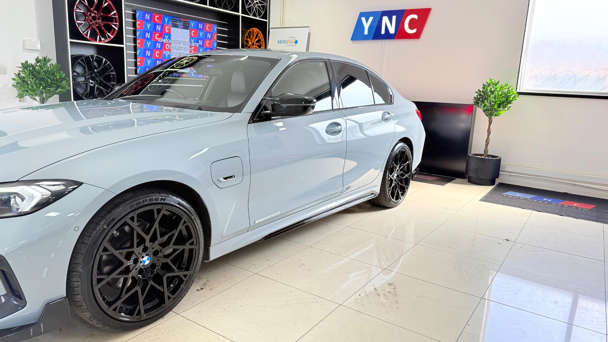 BMW 3 Series view 25