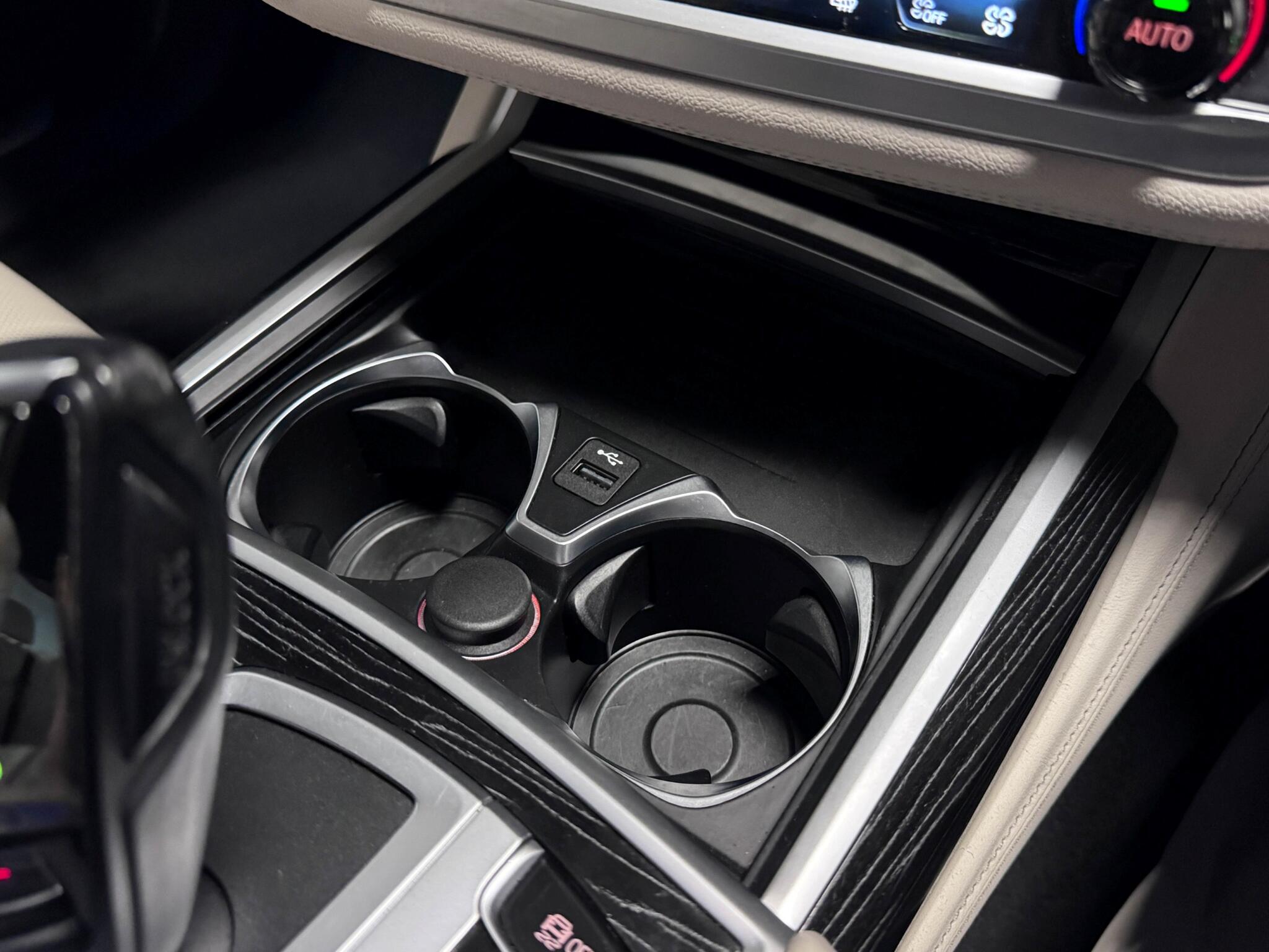 BMW 7 Series view 38