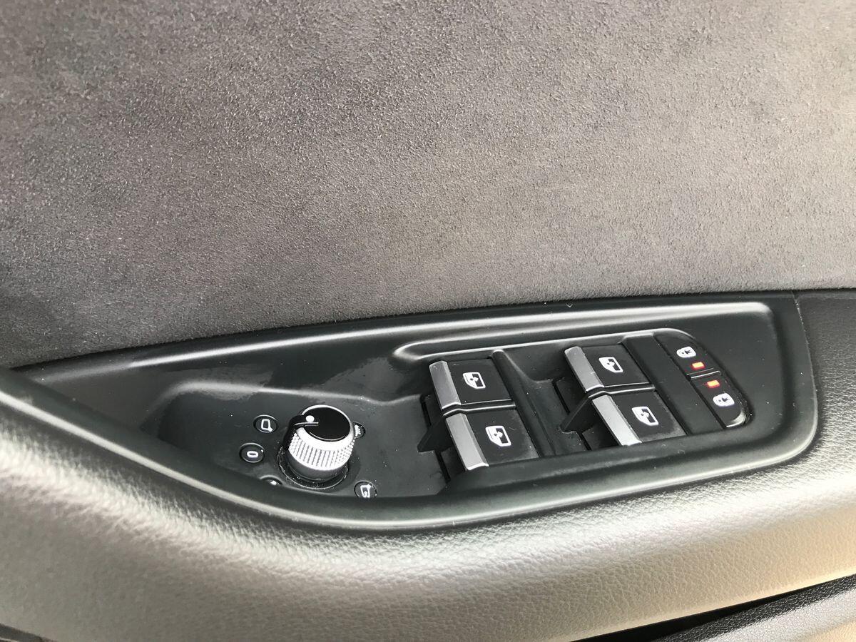 Audi A4 view 24