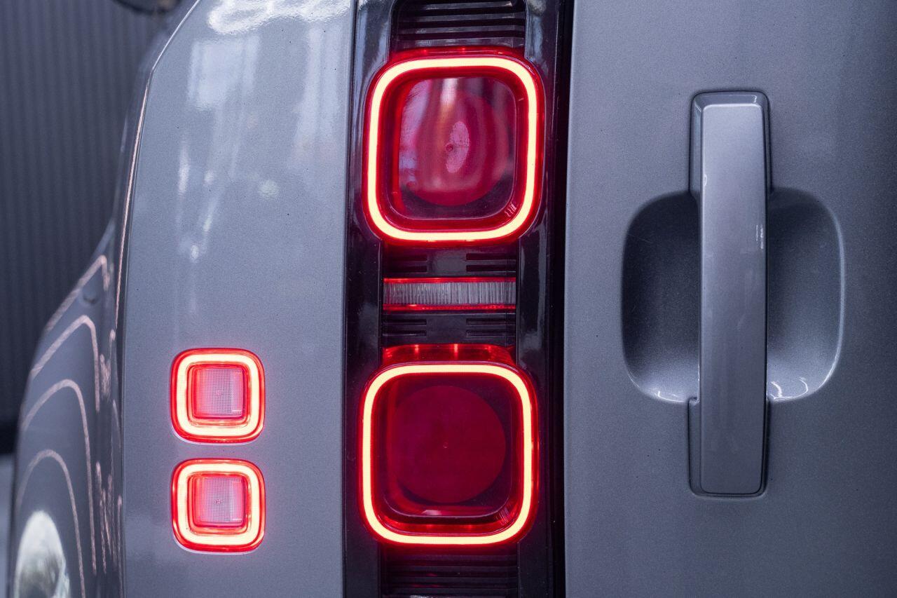 Land Rover Defender view 15