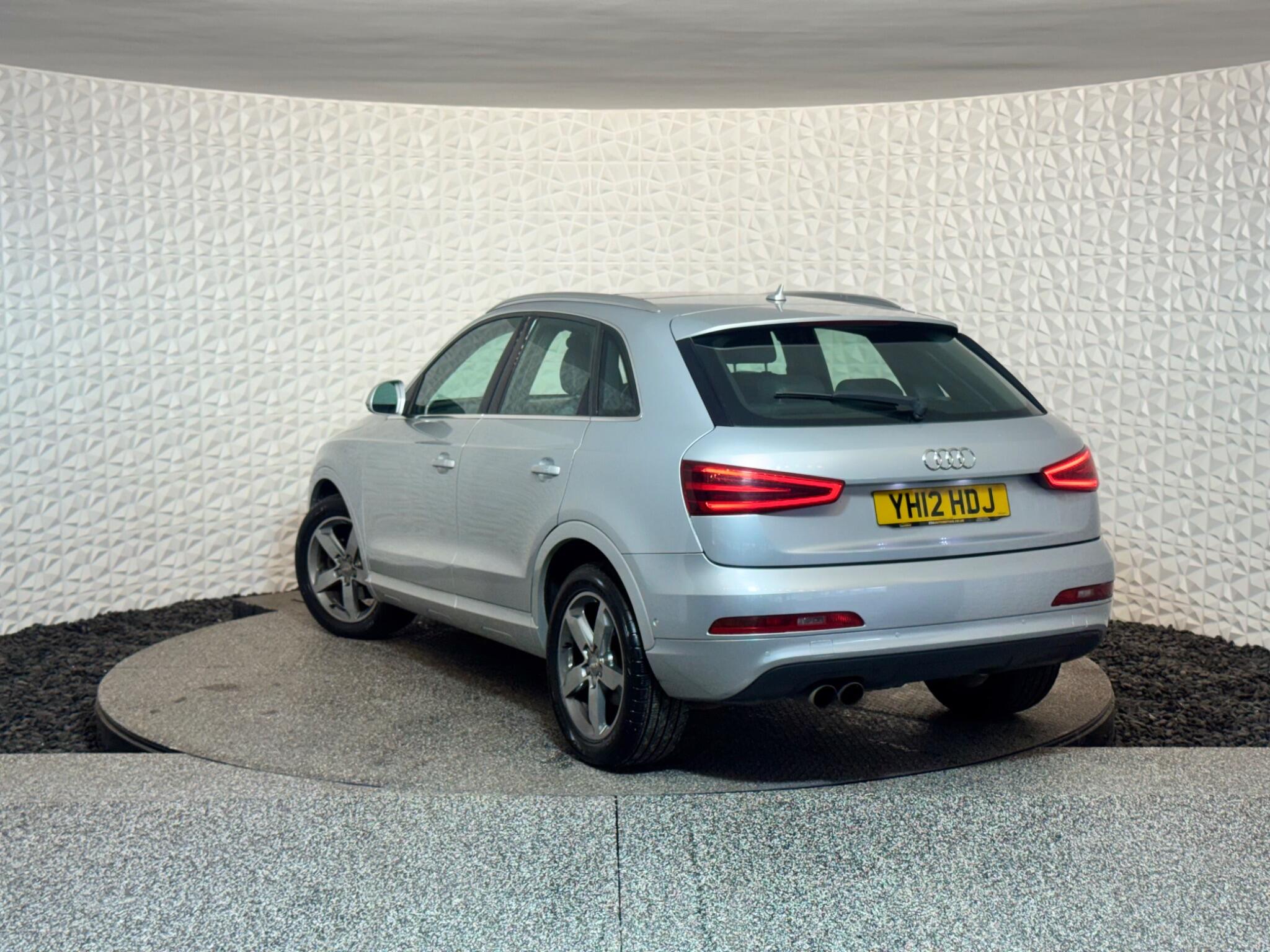 Audi Q3 view 3